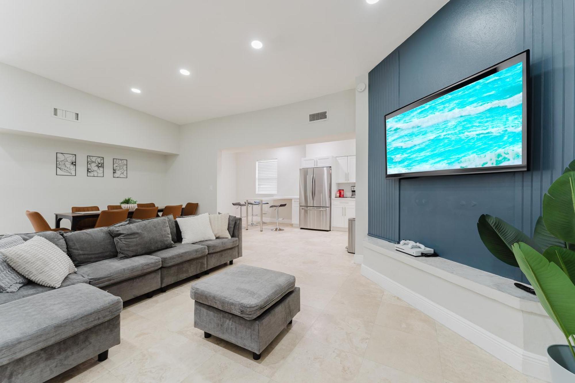 Beautiful Aventura Sleeps 26
