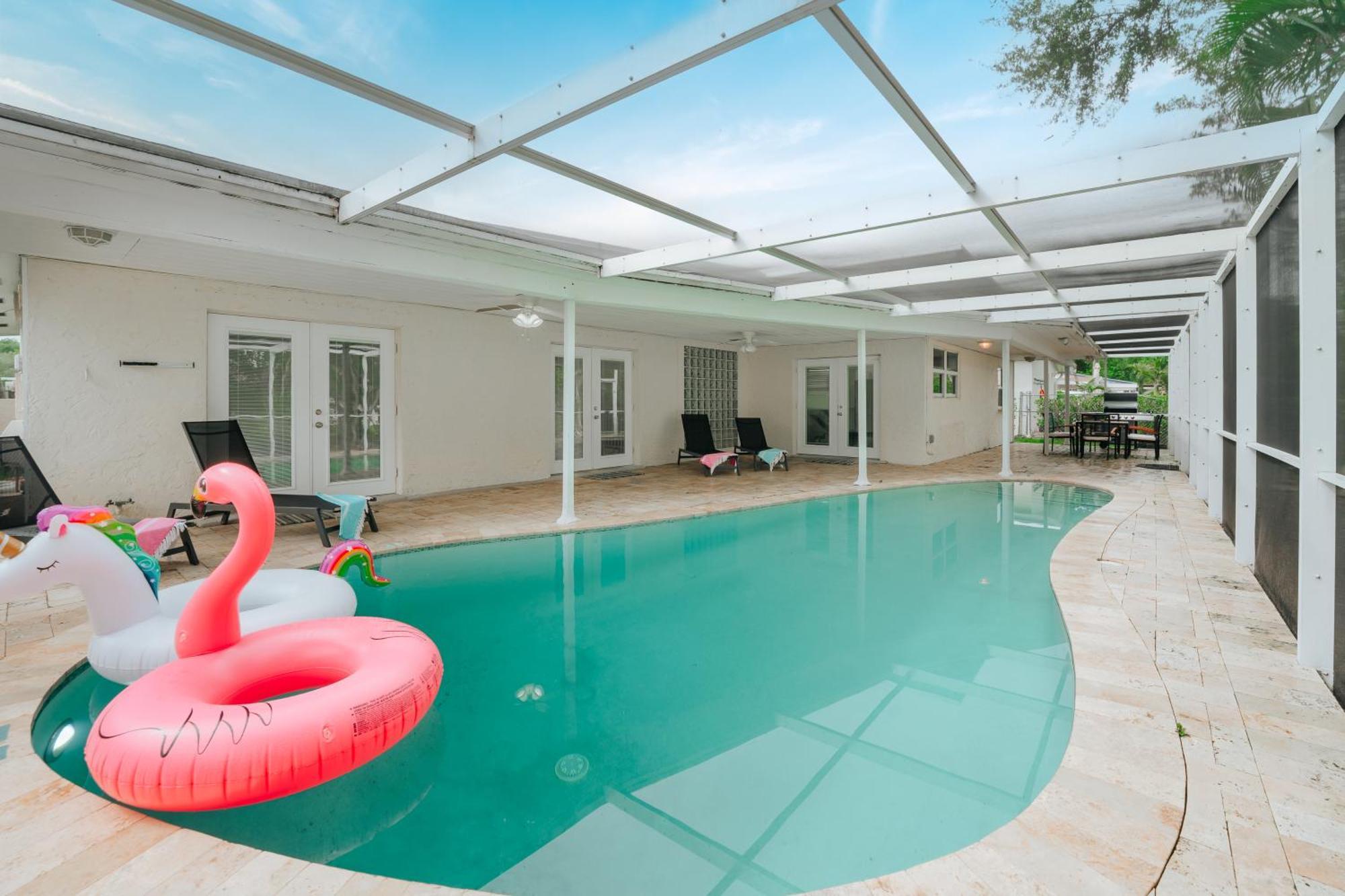 Beautiful Aventura Sleeps 26 Miami