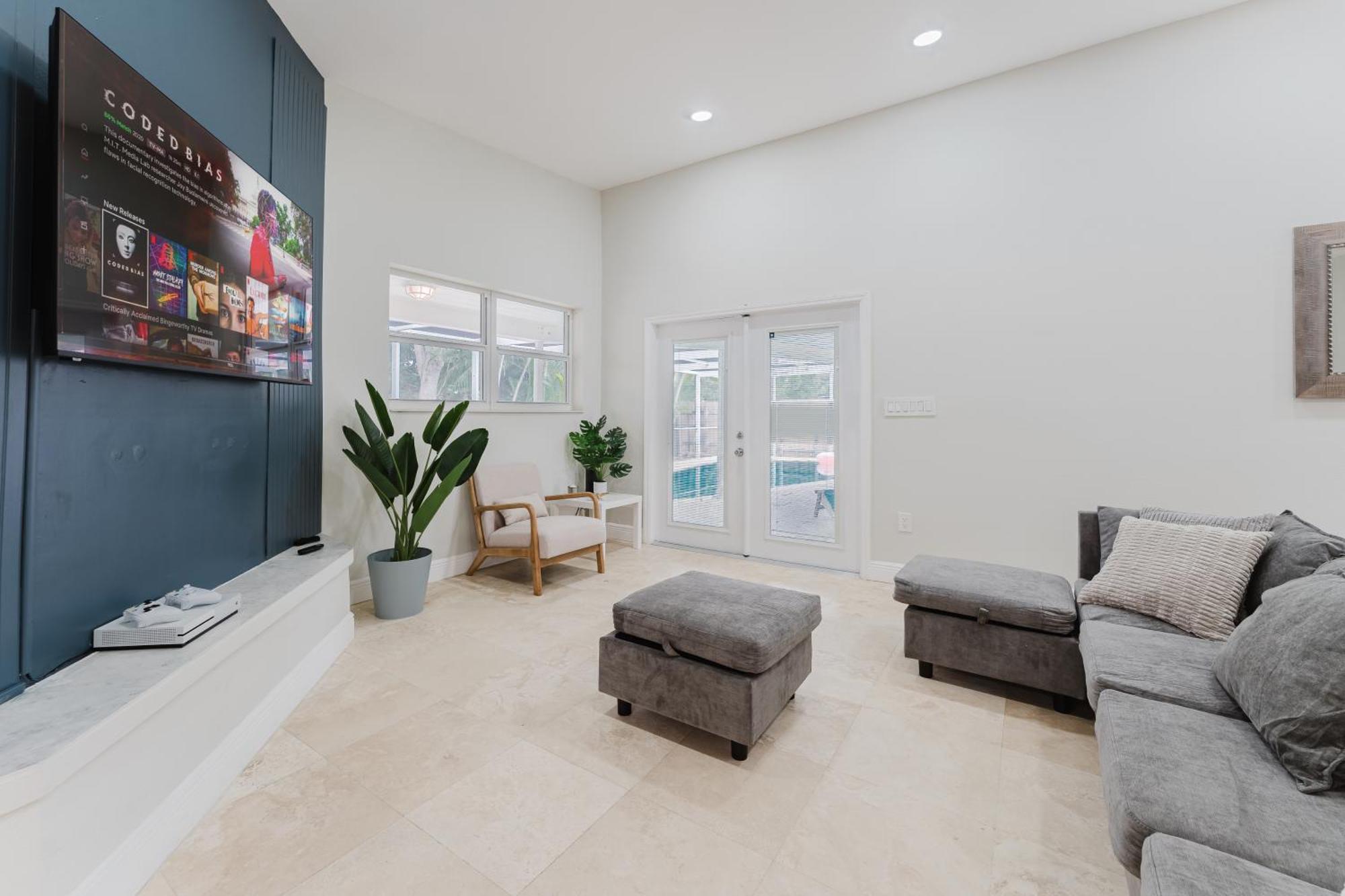 Beautiful Aventura Sleeps 26 Holiday home *