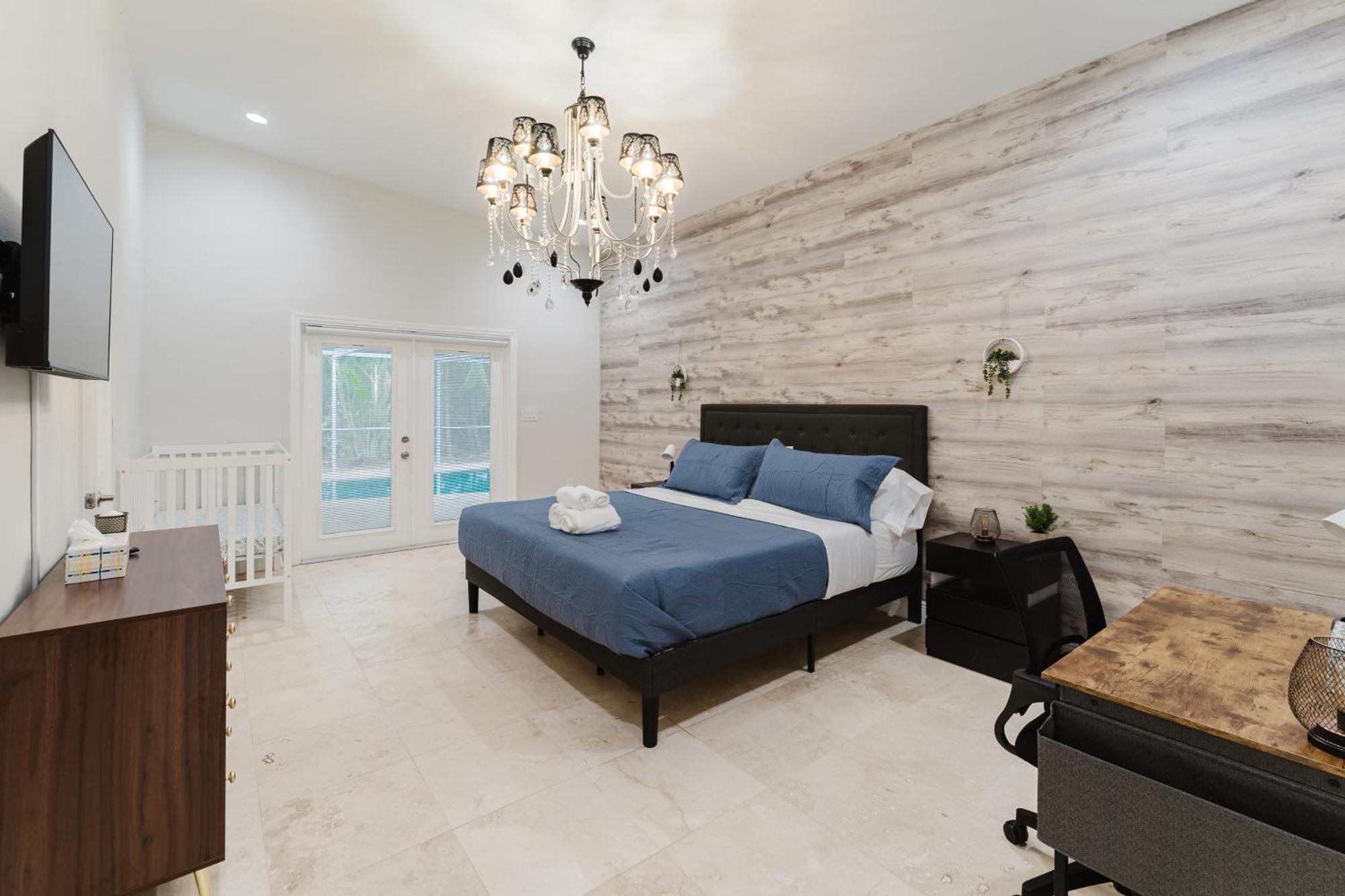 Beautiful Aventura Sleeps 26 Holiday home