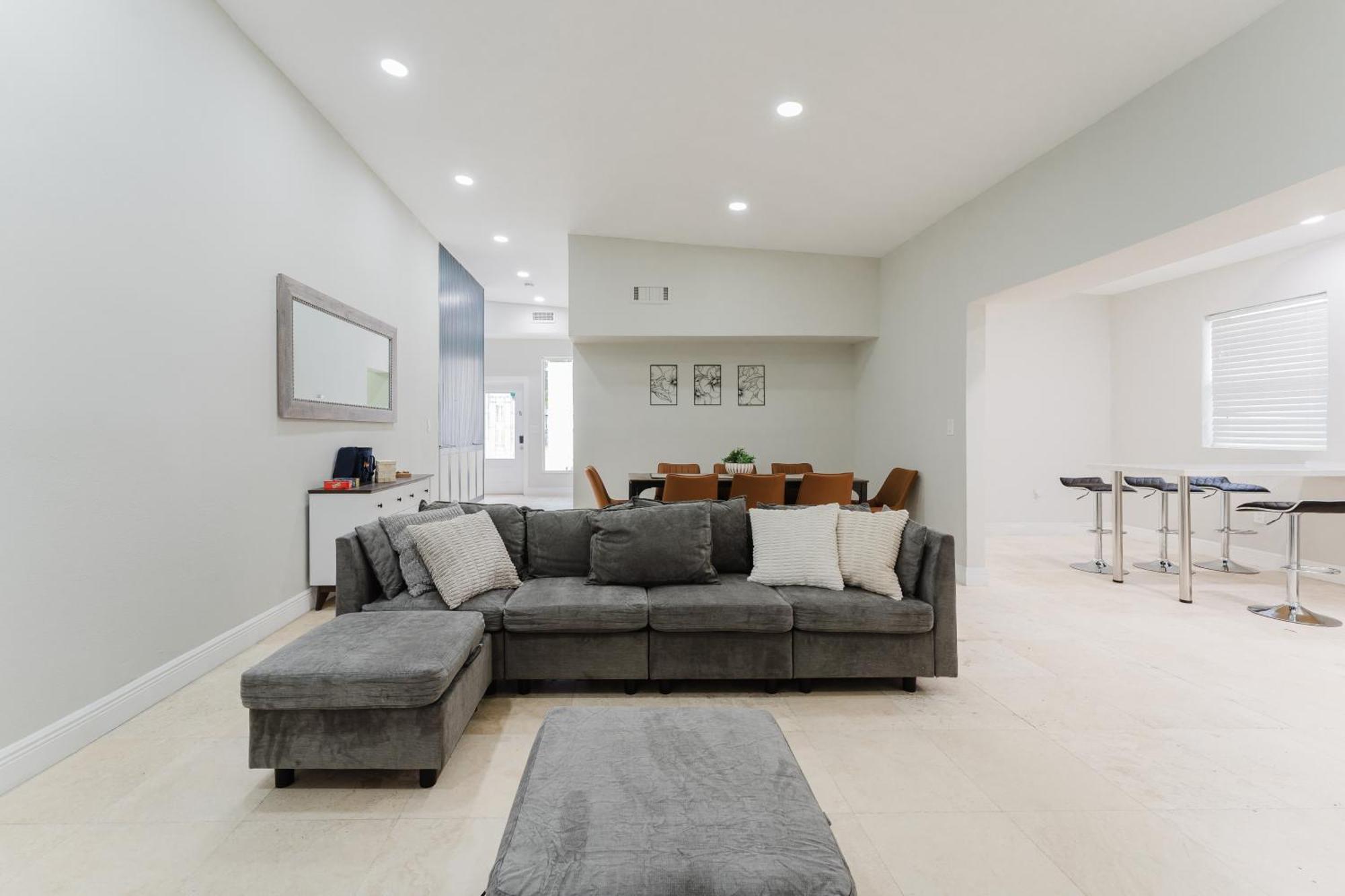 Beautiful Aventura Sleeps 26