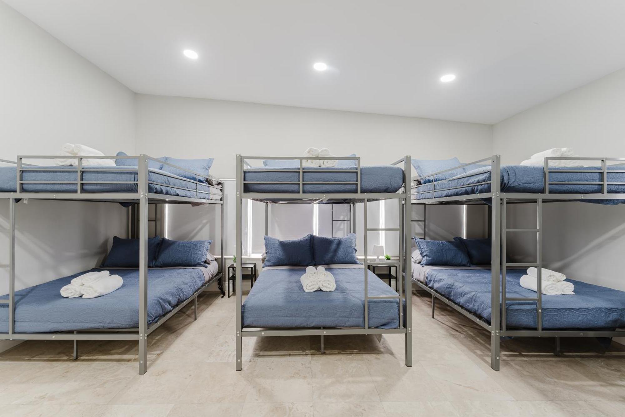 Beautiful Aventura Sleeps 26