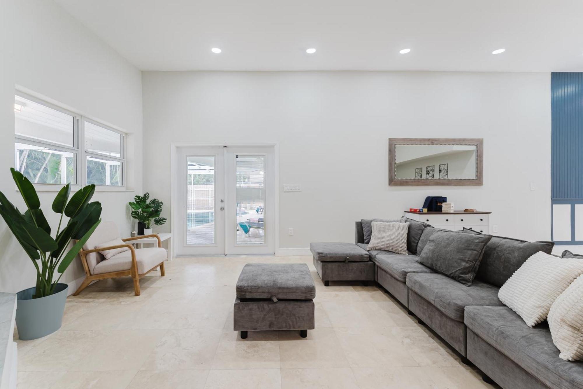 Beautiful Aventura Sleeps 26 Miami