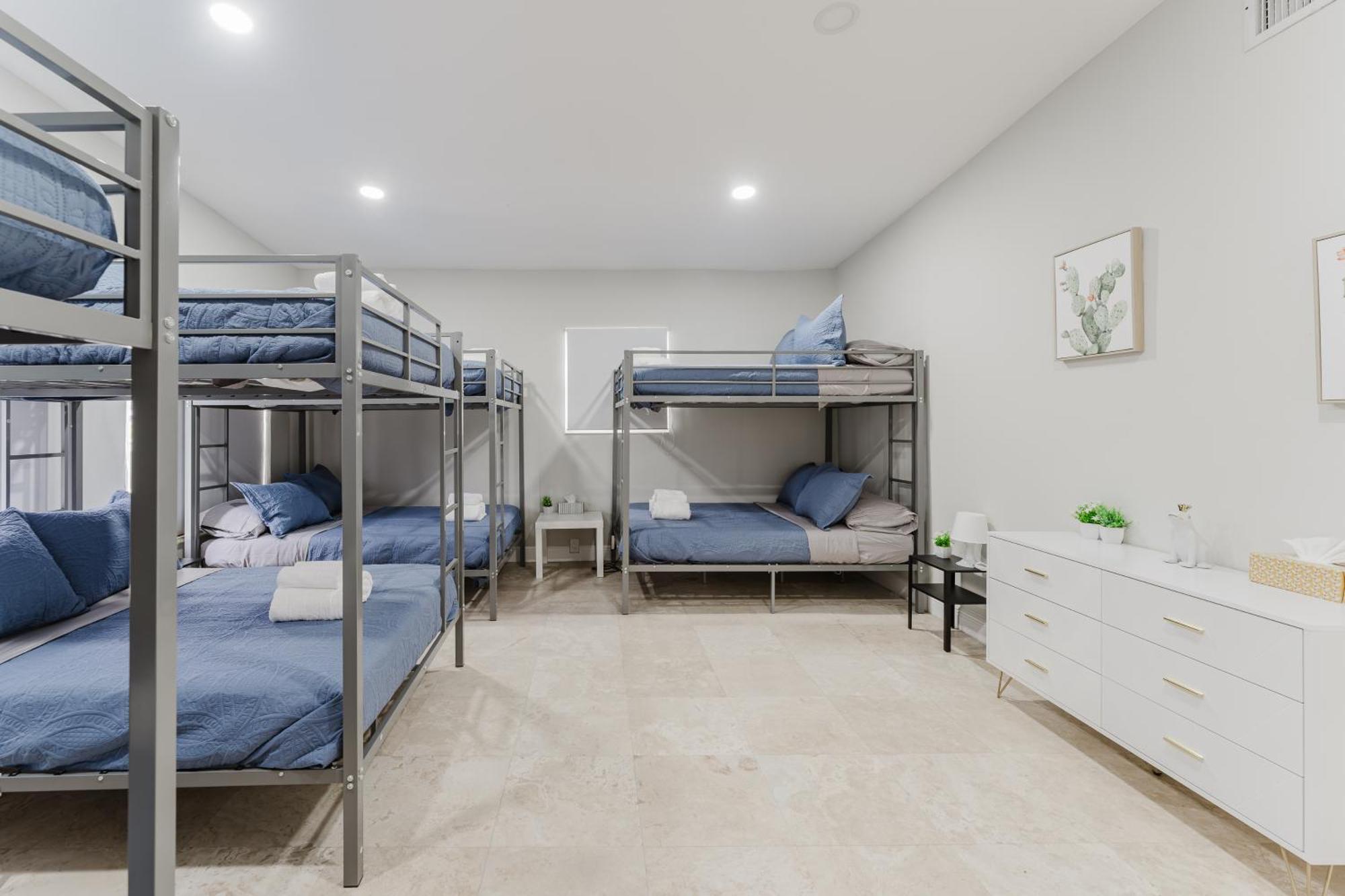 Beautiful Aventura Sleeps 26 Holiday home