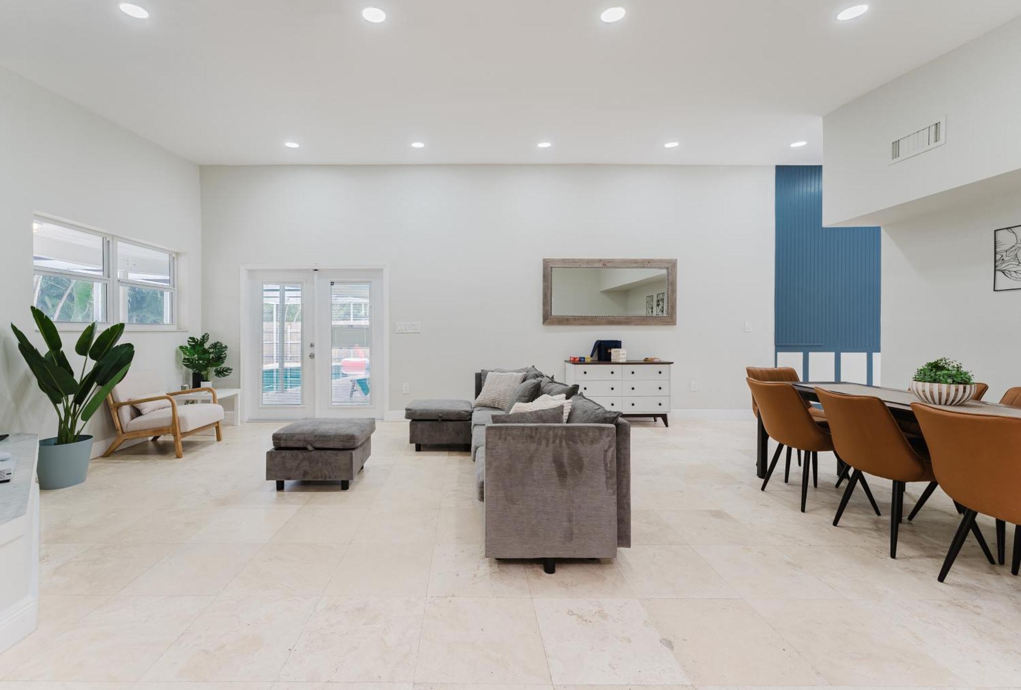 Beautiful Aventura Sleeps 26 *
