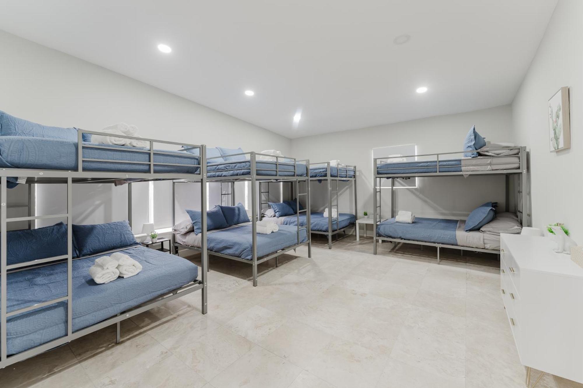 Beautiful Aventura Sleeps 26 * Miami