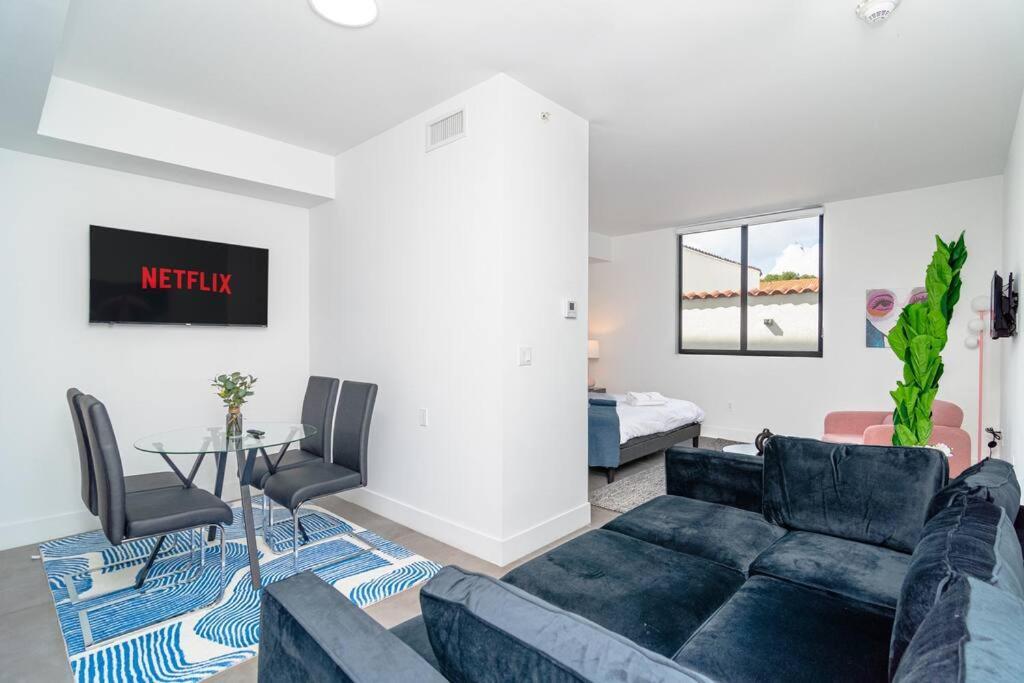 King Bed Brand New Oasis Minutes To Brickell Apartment