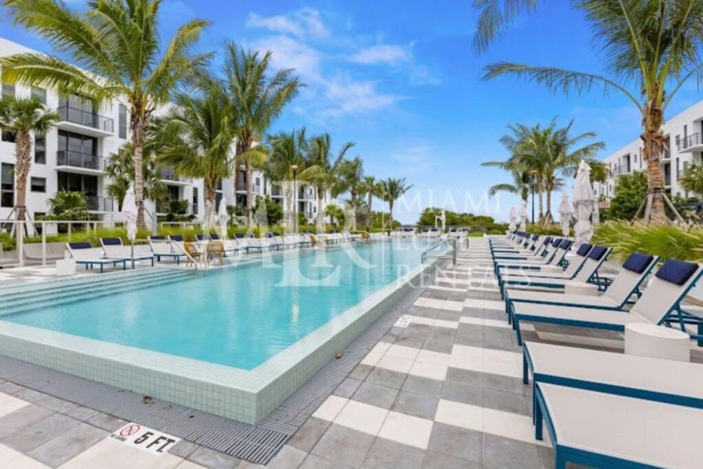 Luxury Getaway In Sleeps 3 Getaway With Pool - Prime Location Apartment Miami