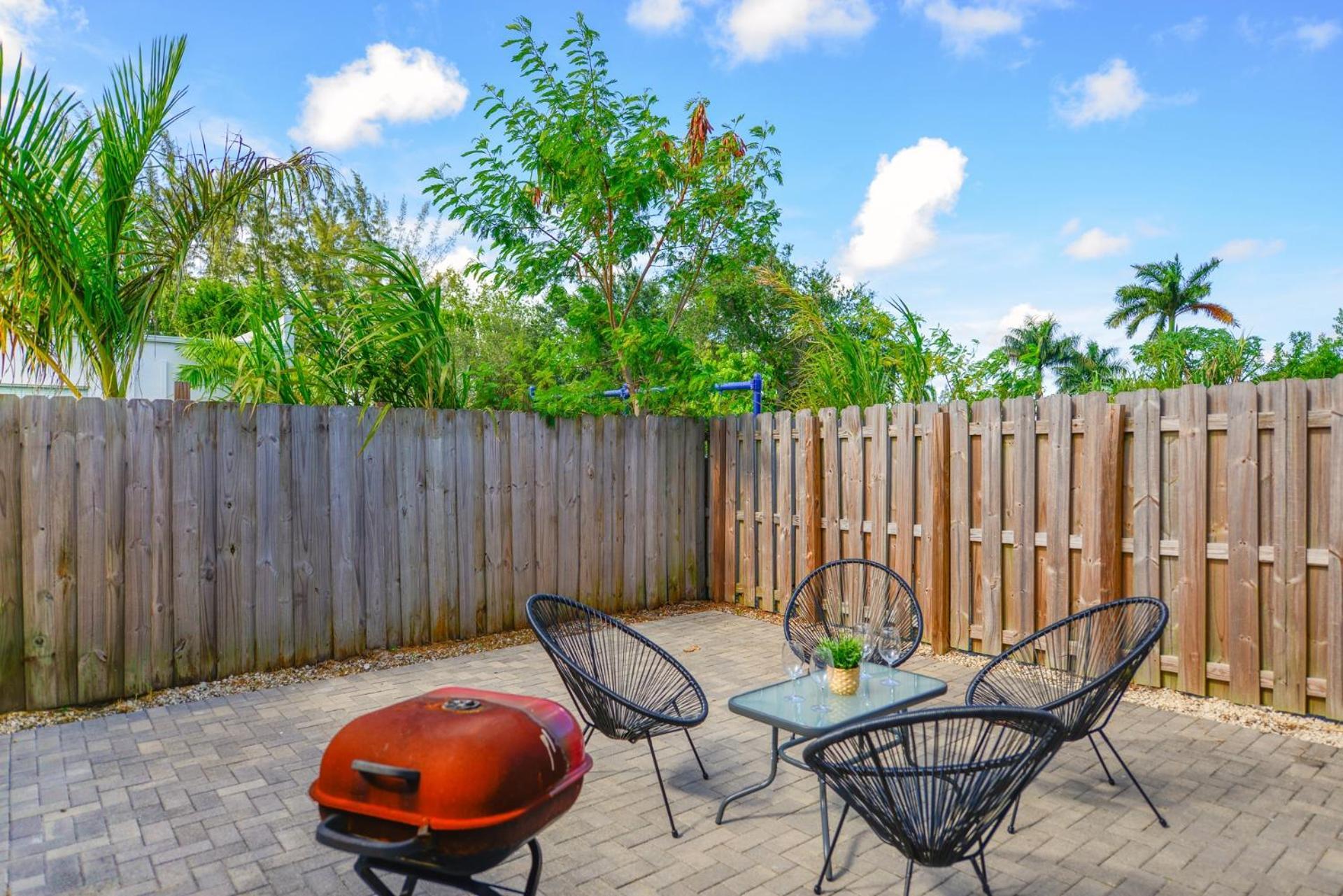 Spacious 3br Townhouse With Free Parking Included!