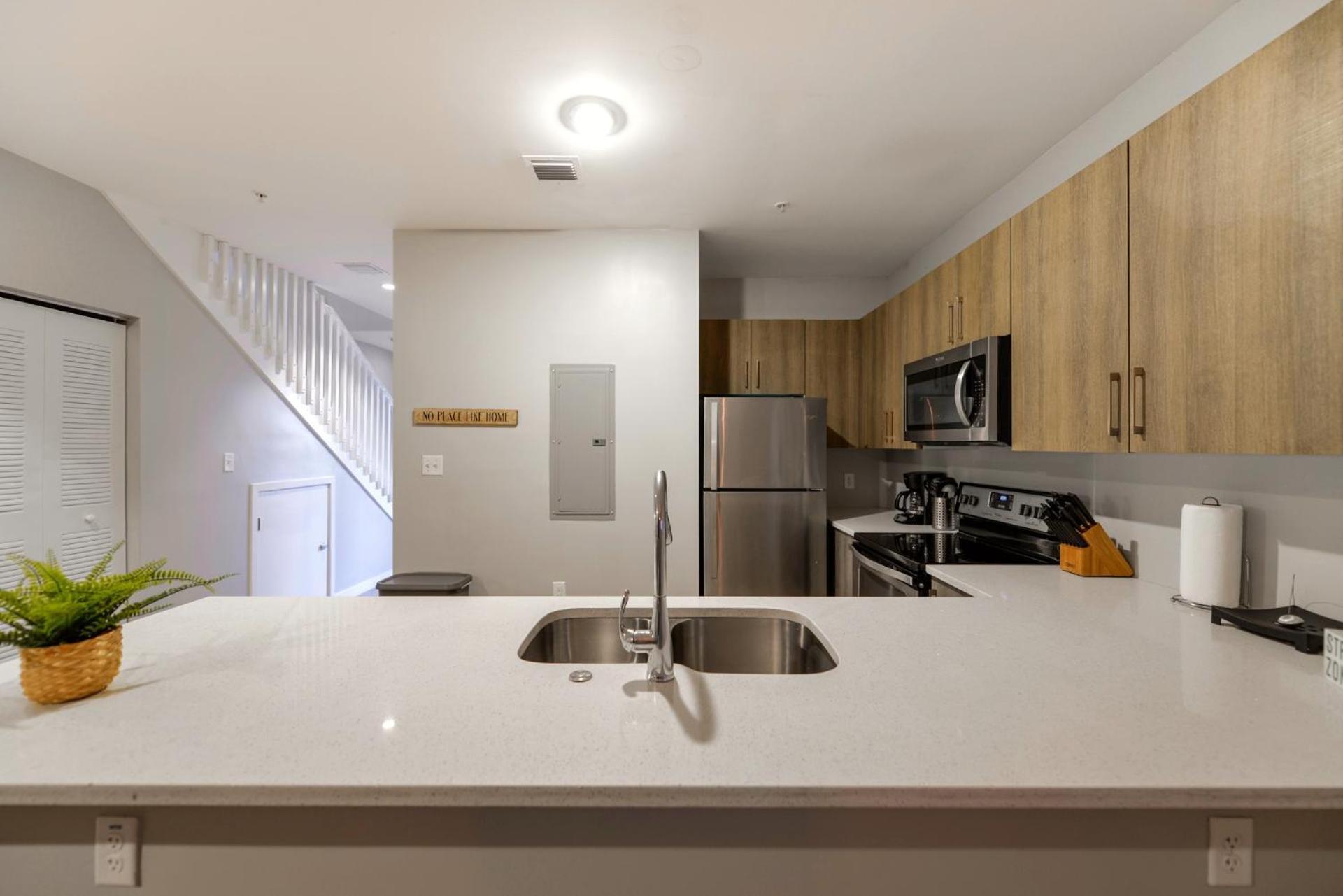 Apartment Spacious 3br Townhouse With Free Parking Included! Miami