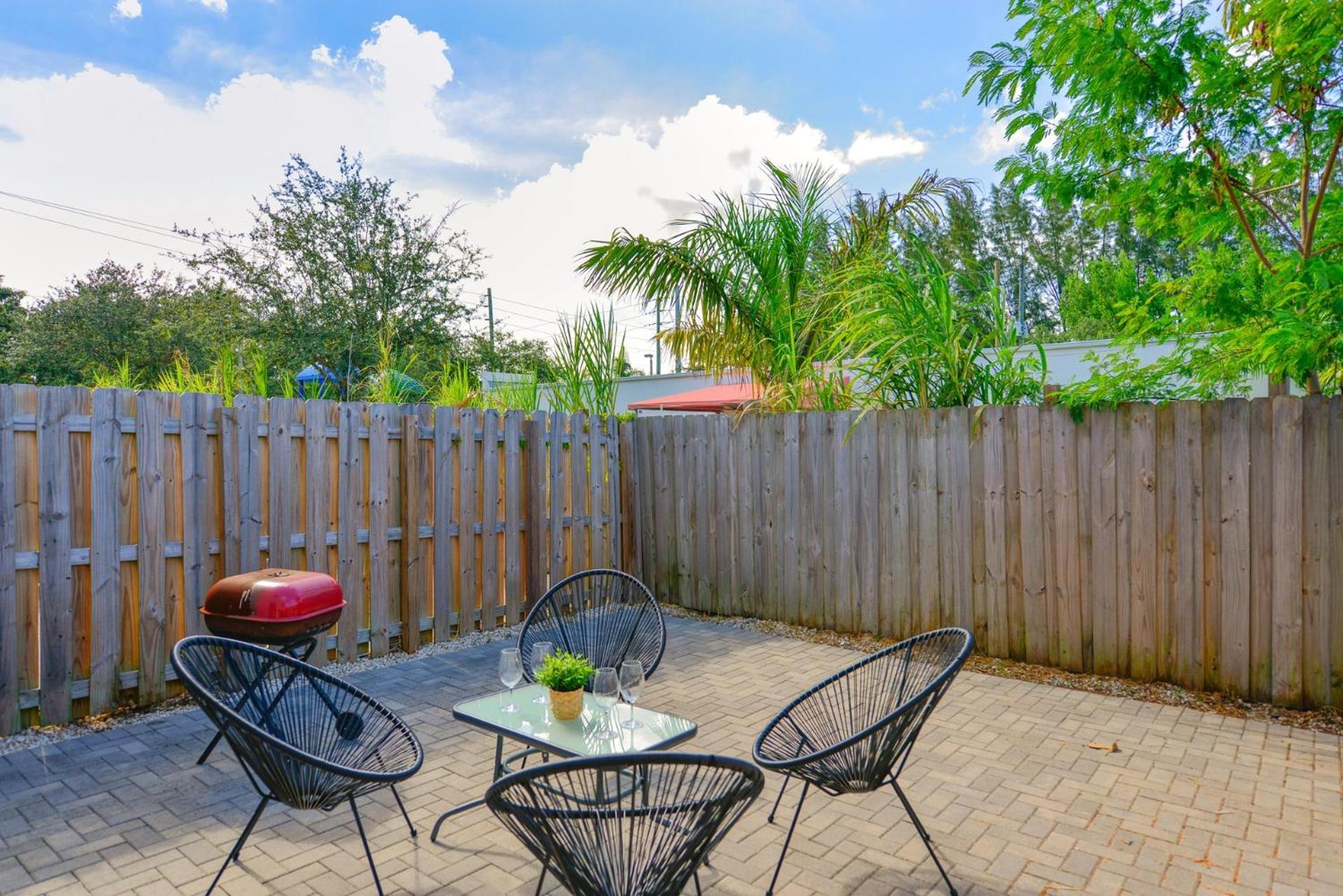 Spacious 3br Townhouse With Free Parking Included! Apartment