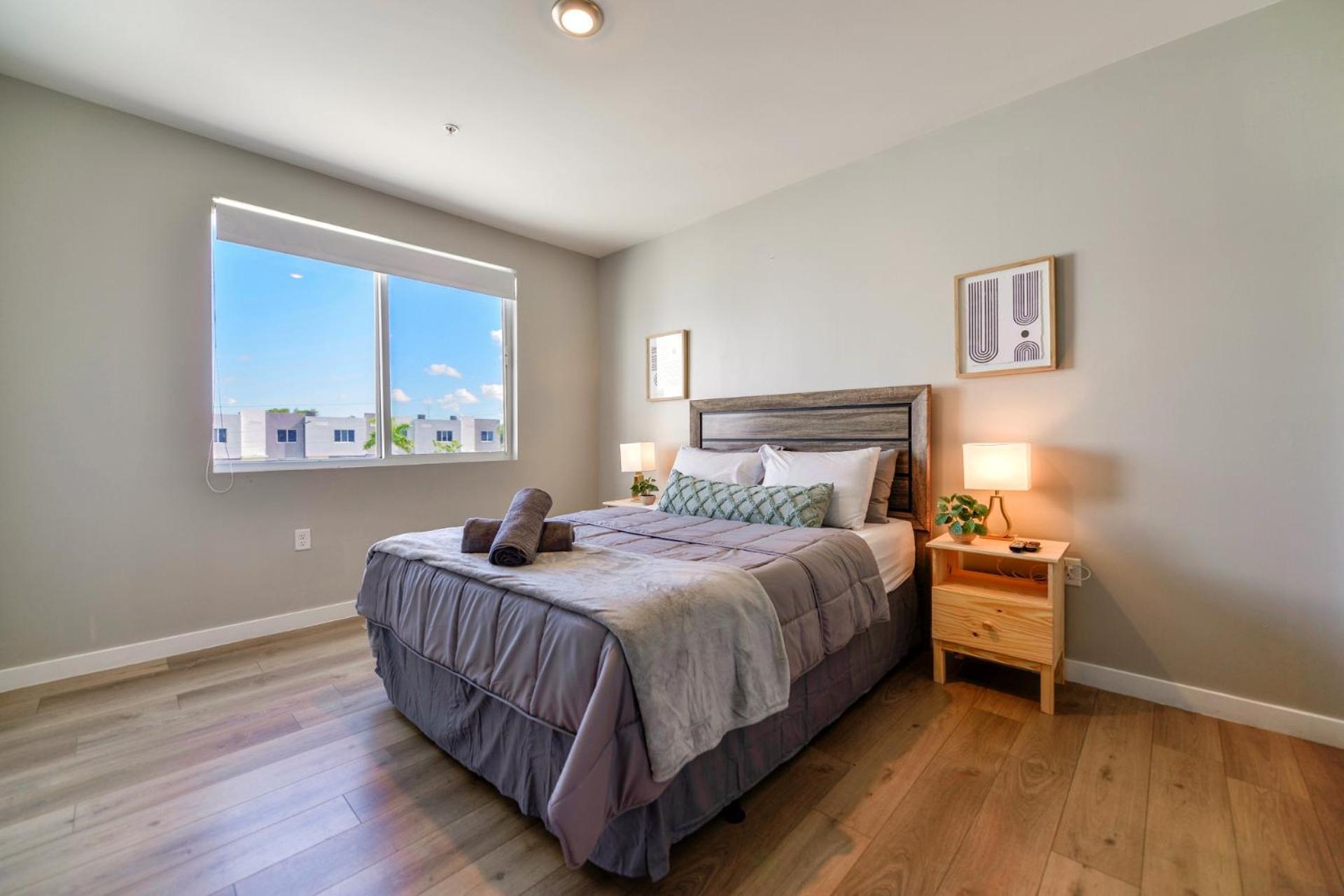 Spacious 3br Townhouse With Free Parking Included! Apartment *