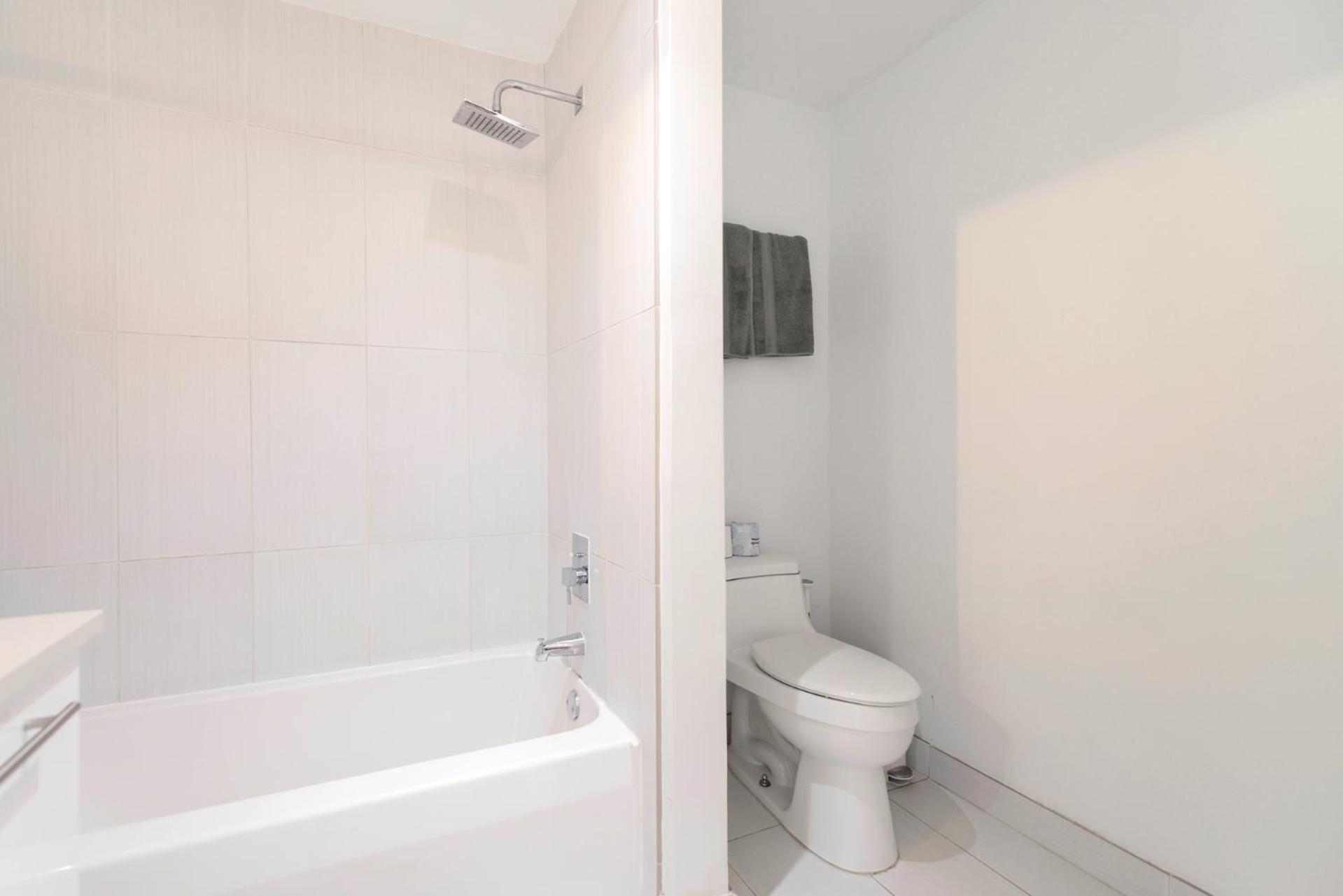 Apartment Spacious And Stylish At Midtown W Amenities! *