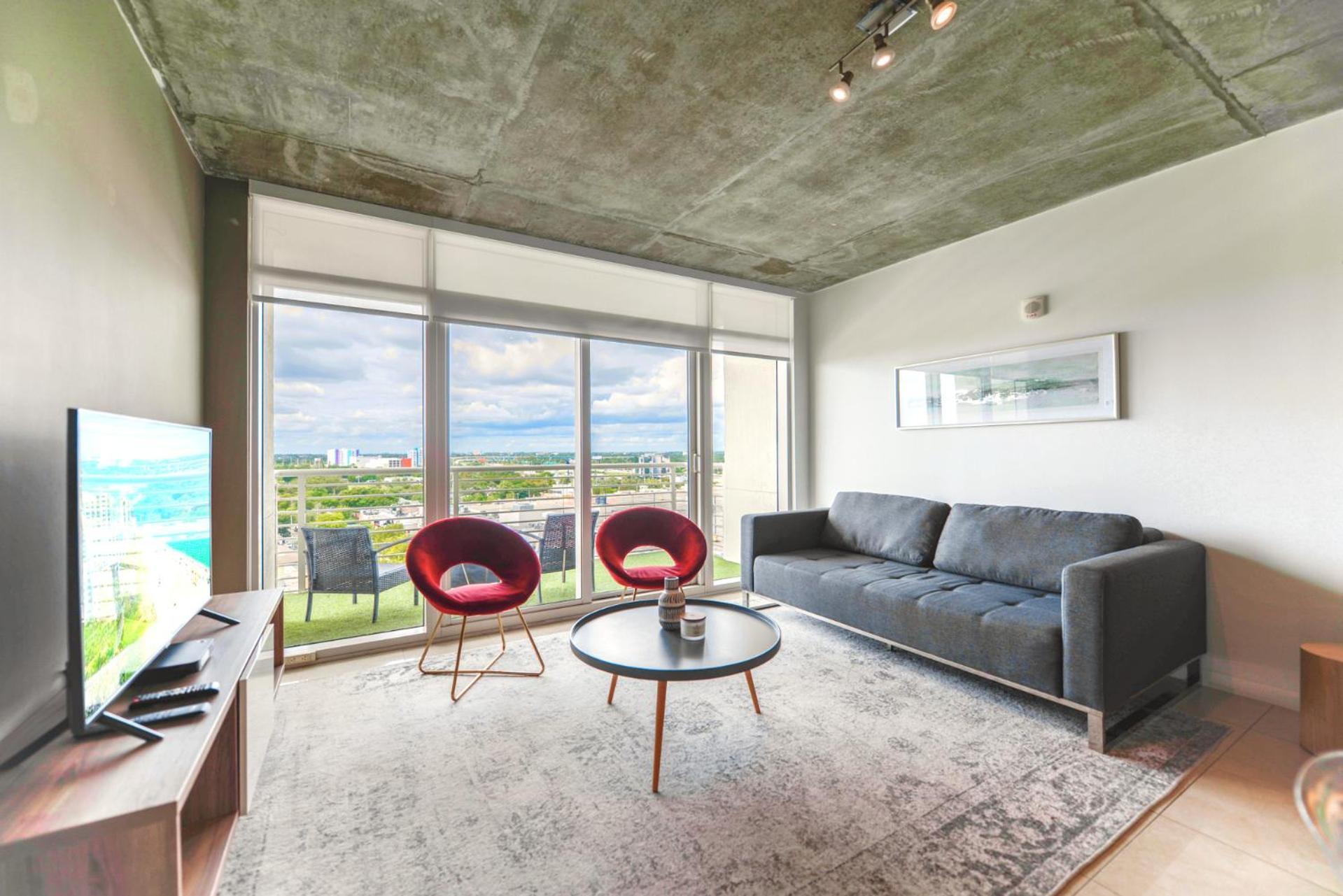 Apartment Spacious And Stylish At Midtown W Amenities!
