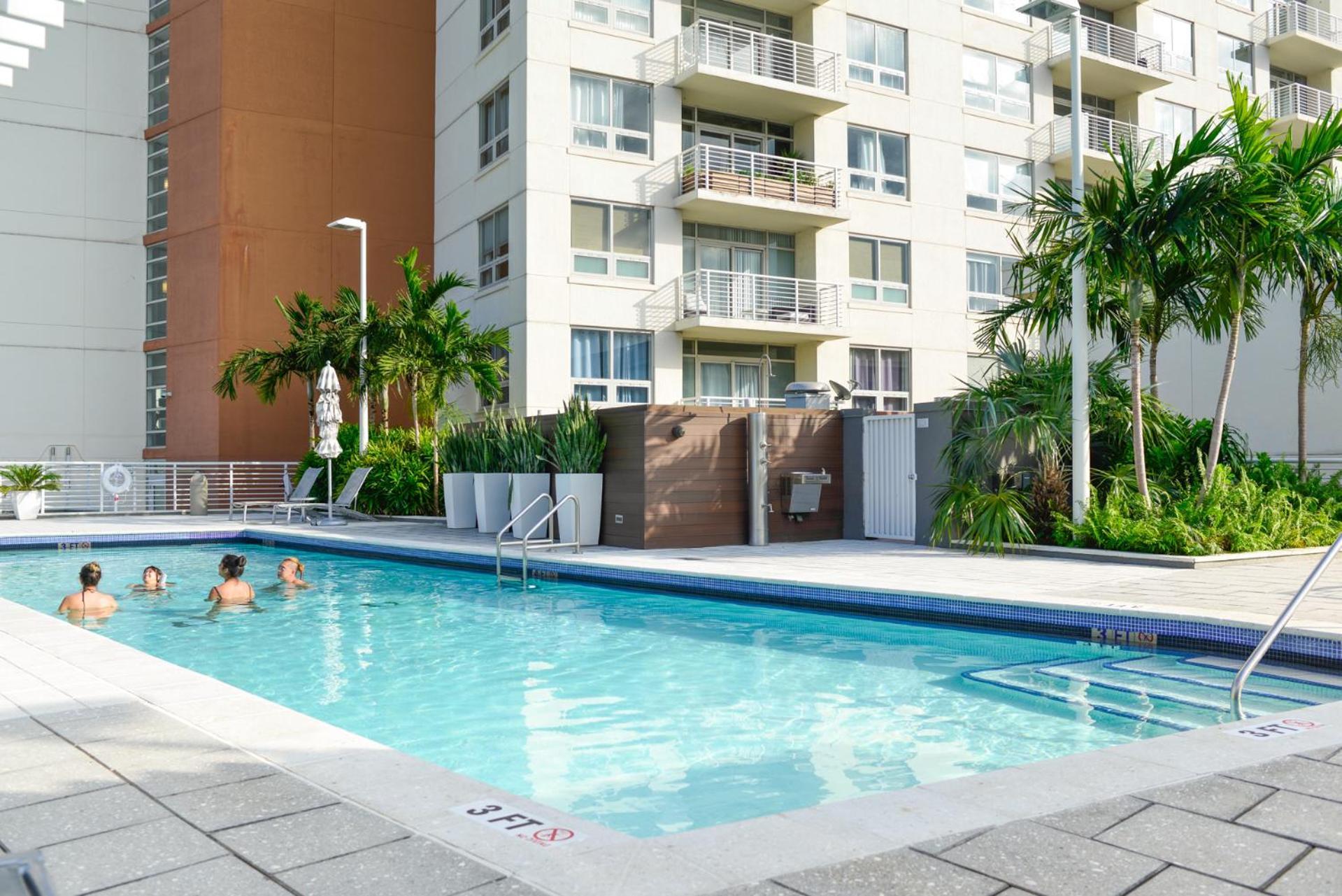 Spacious And Stylish At Midtown W Amenities! Apartment *