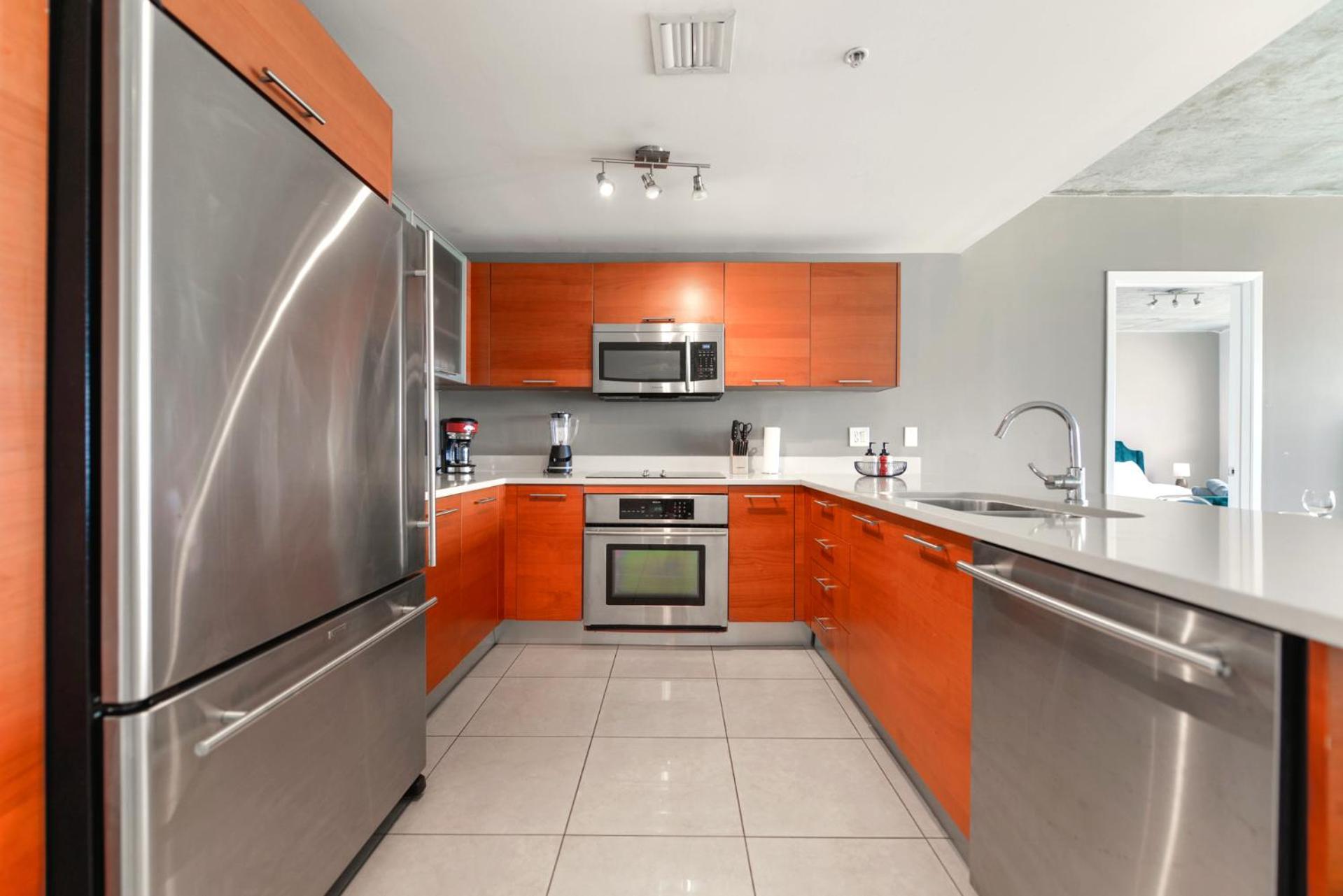 Spacious And Stylish At Midtown W Amenities! Apartment