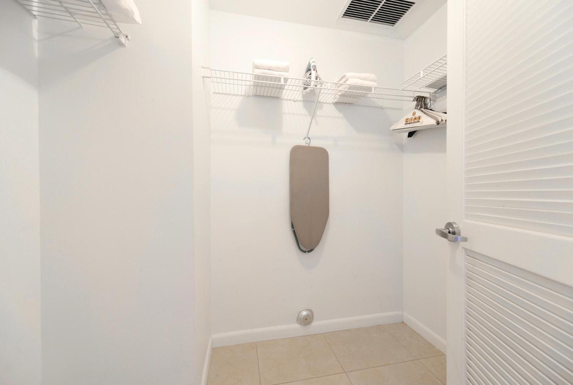 Spacious And Stylish At Midtown W Amenities! Apartment *