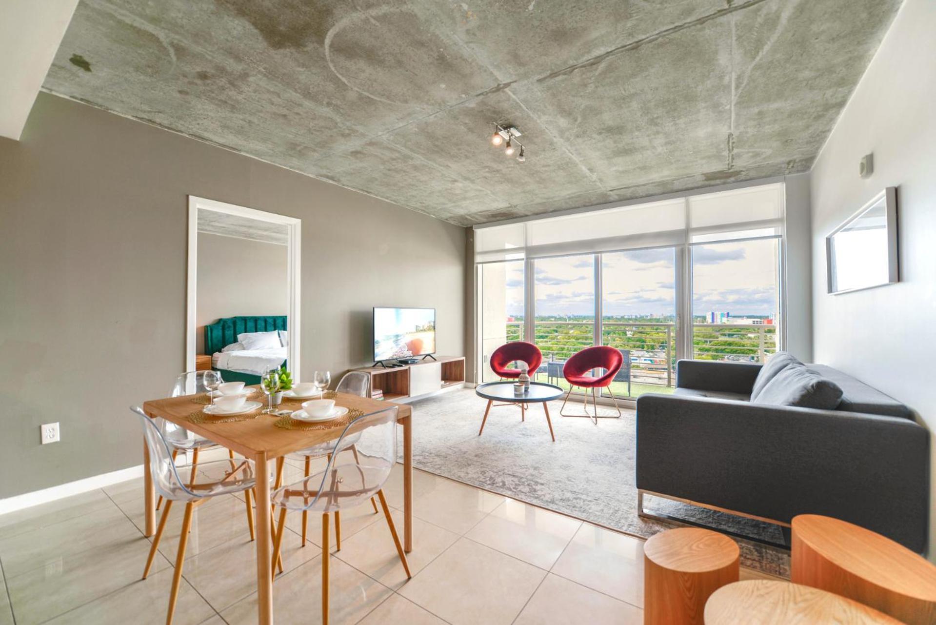 Spacious And Stylish At Midtown W Amenities! Apartment