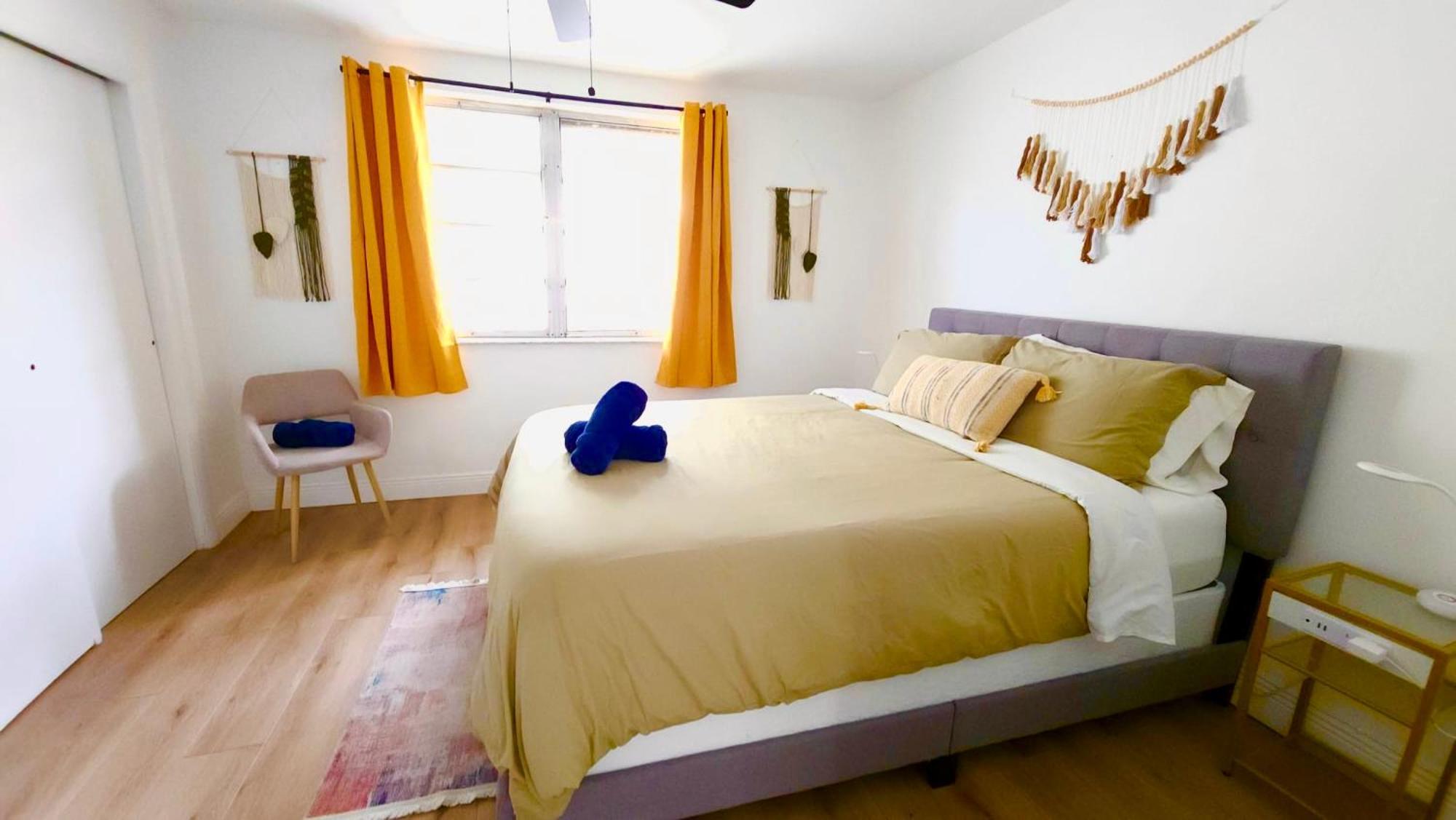 Villa Intimate Casita Mia Minutes Away From Airport, Calle 8, Brickell, Coral Gables, The And More! *