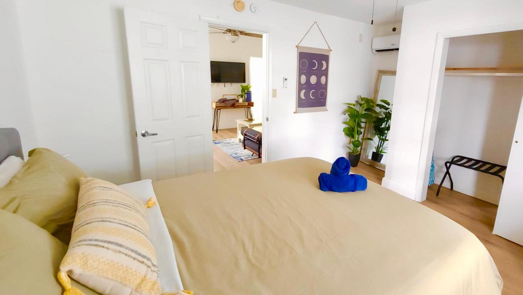 Villa Intimate Casita Mia Minutes Away From Airport, Calle 8, Brickell, Coral Gables, The And More! Miami