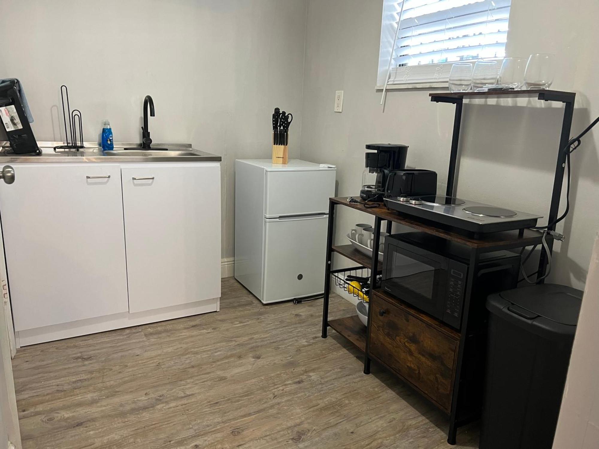 Coral Gable 2 Beds Apartment Miami