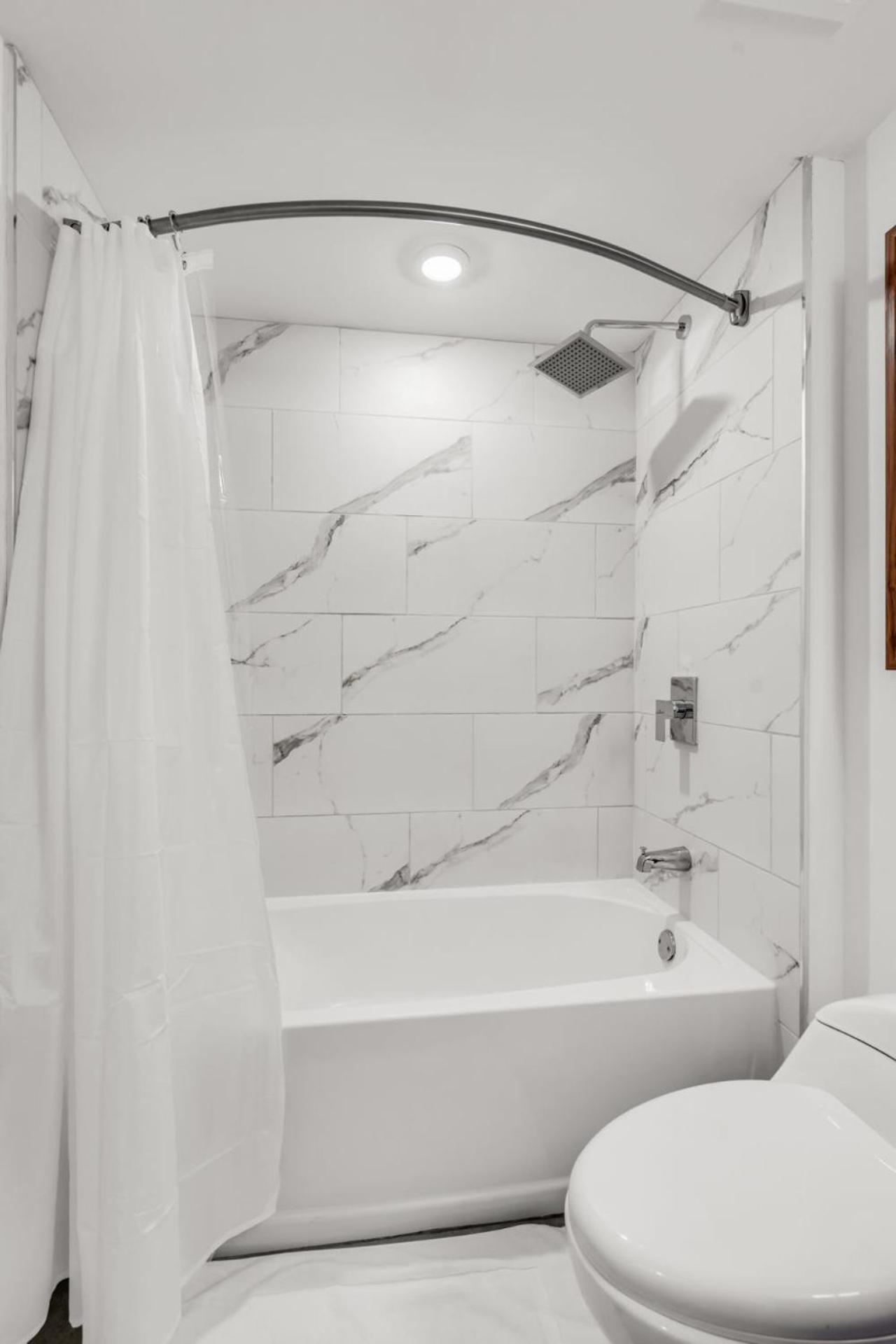 Apartment Family-friendly 3br Near Downtown With Parking