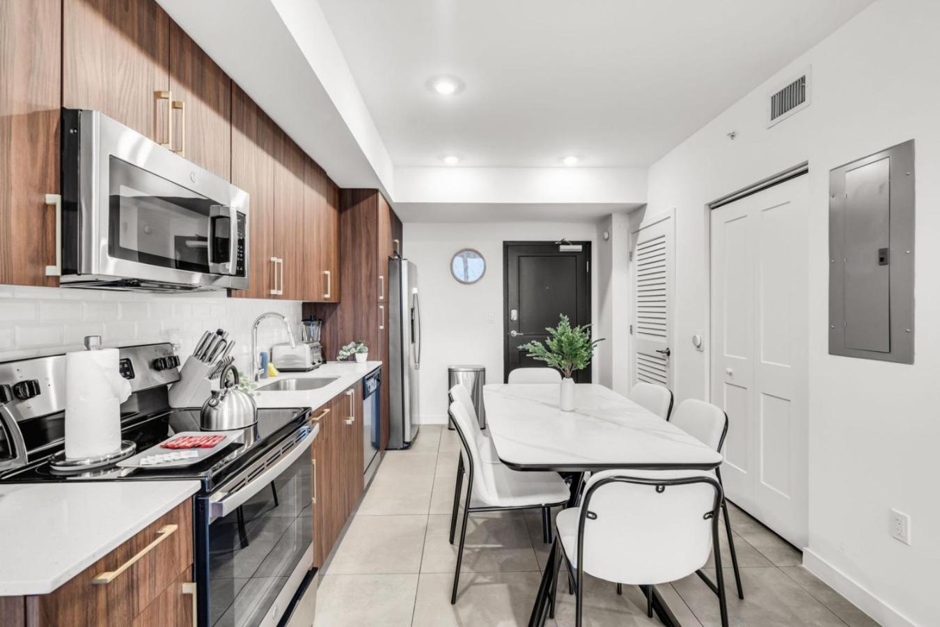 Family-friendly 3br Near Downtown With Parking Apartment *