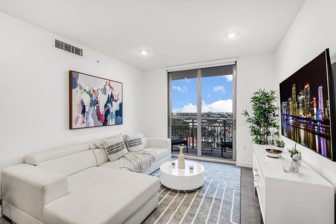Family-friendly 3br Near Downtown With Parking Apartment Miami