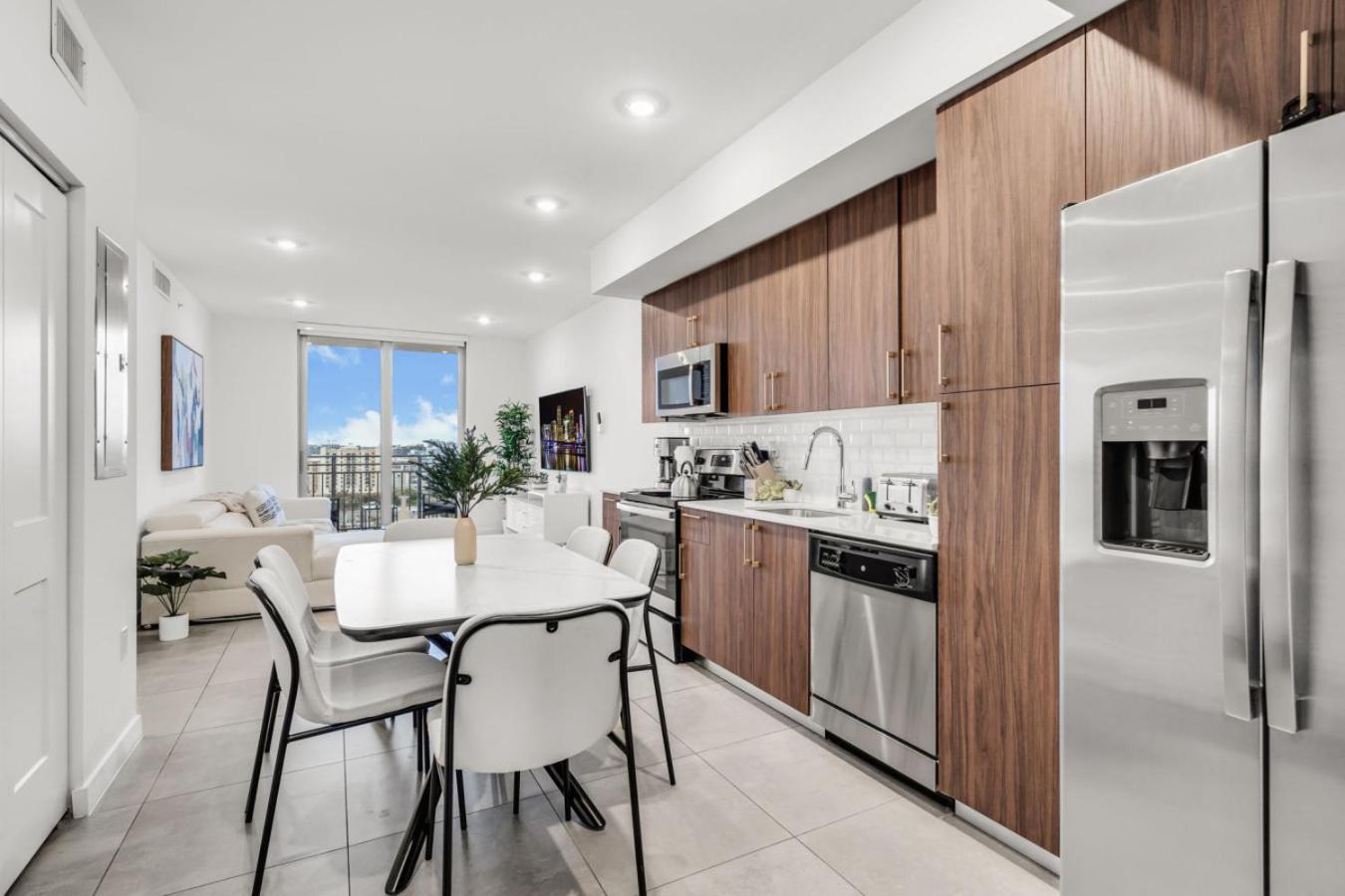 Family-friendly 3br Near Downtown With Parking Apartment *