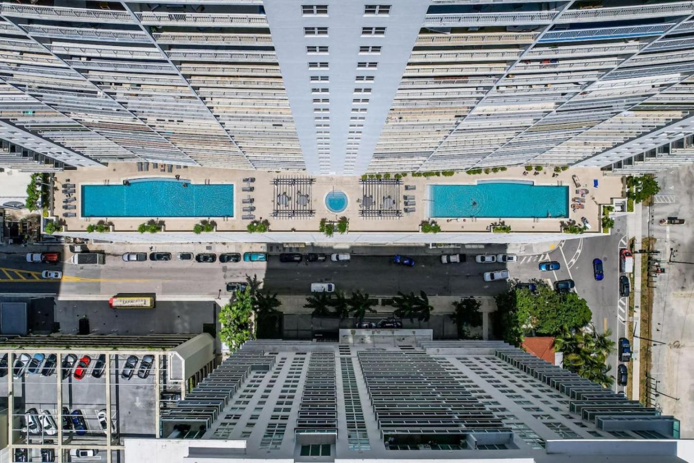Waterfront And Lights 1-br With Free Parking Miami