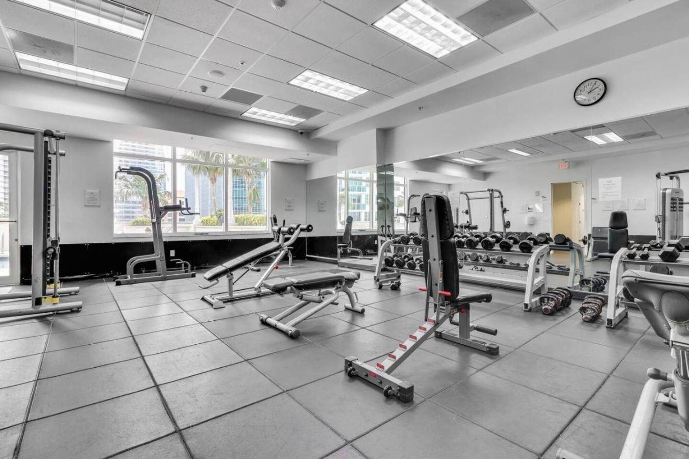 Apartment Waterfront And Lights 1-br With Free Parking *