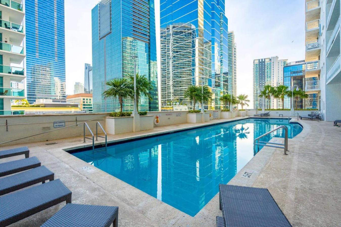 Waterfront And Lights 1-br With Free Parking Apartment