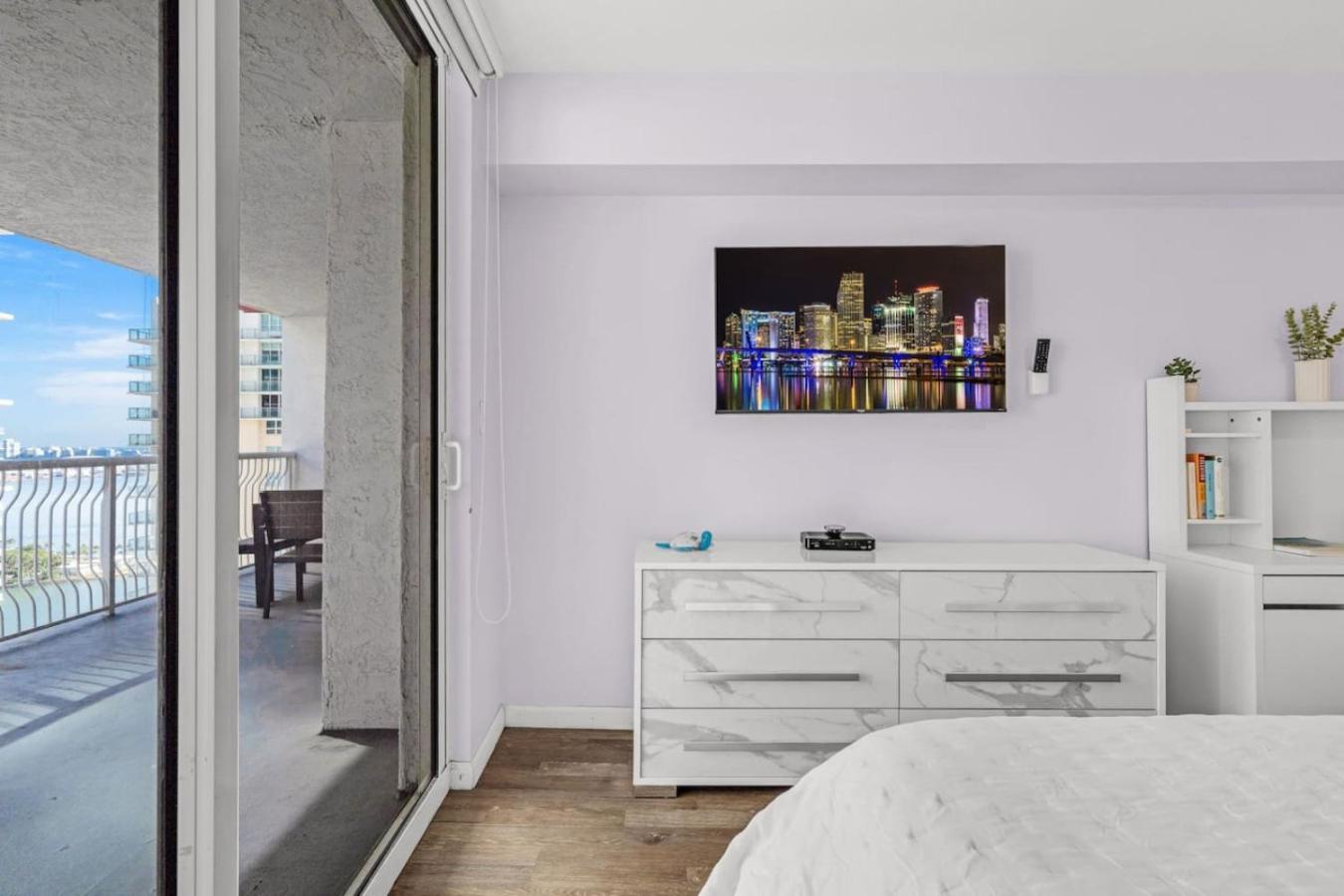 Waterfront And Lights 1-br With Free Parking * Miami