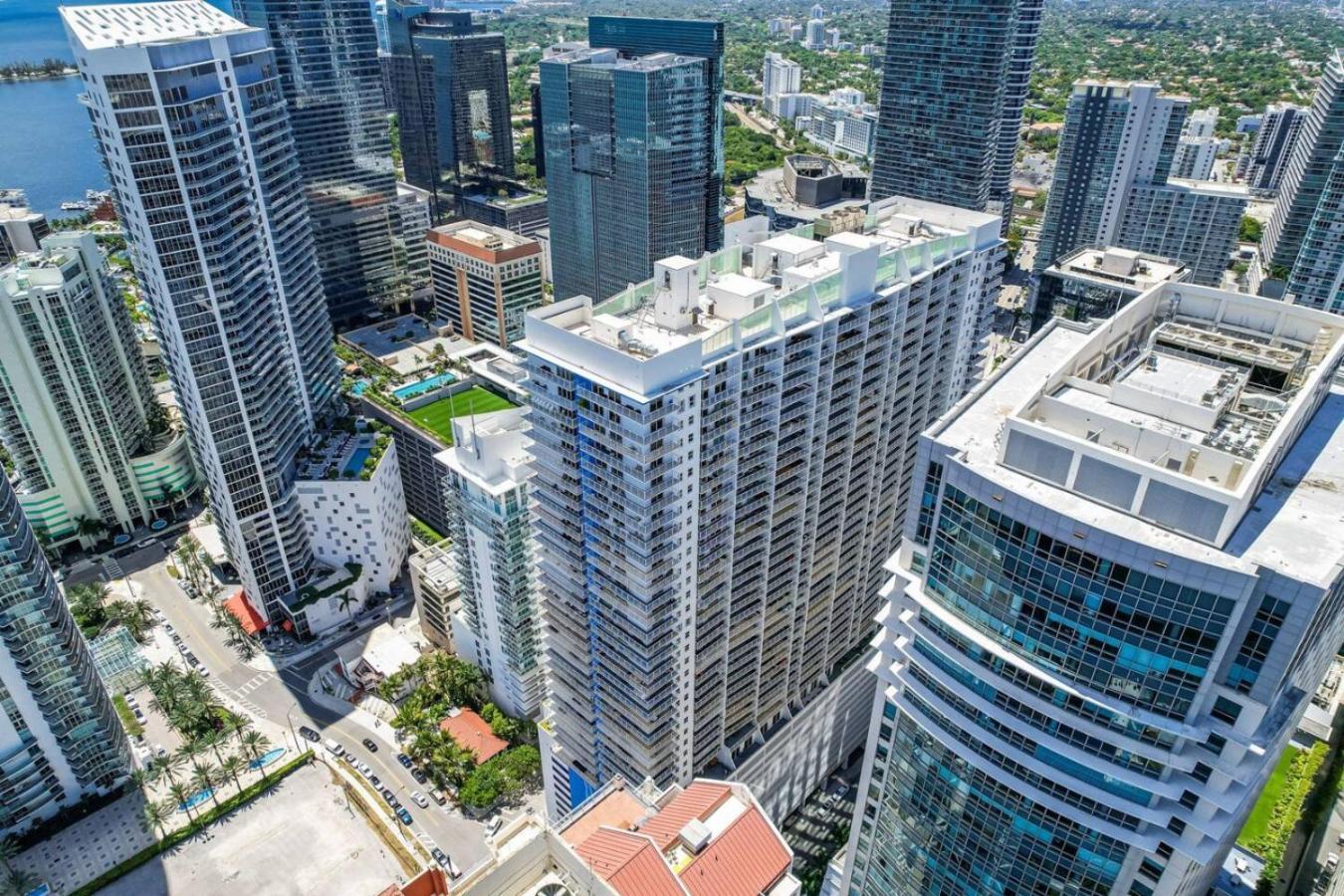 Apartment Waterfront And Lights 1-br With Free Parking