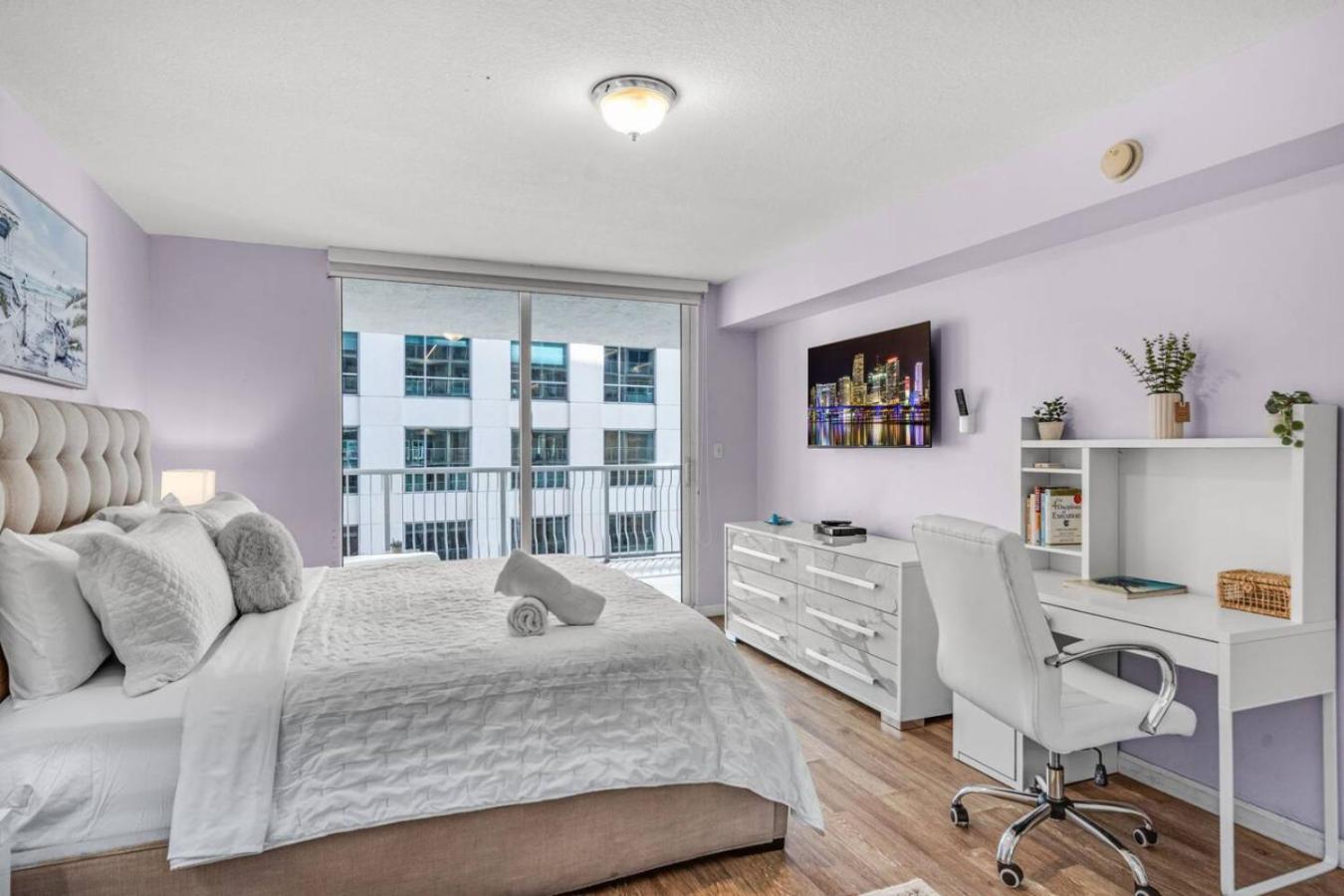 Apartment Waterfront And Lights 1-br With Free Parking *