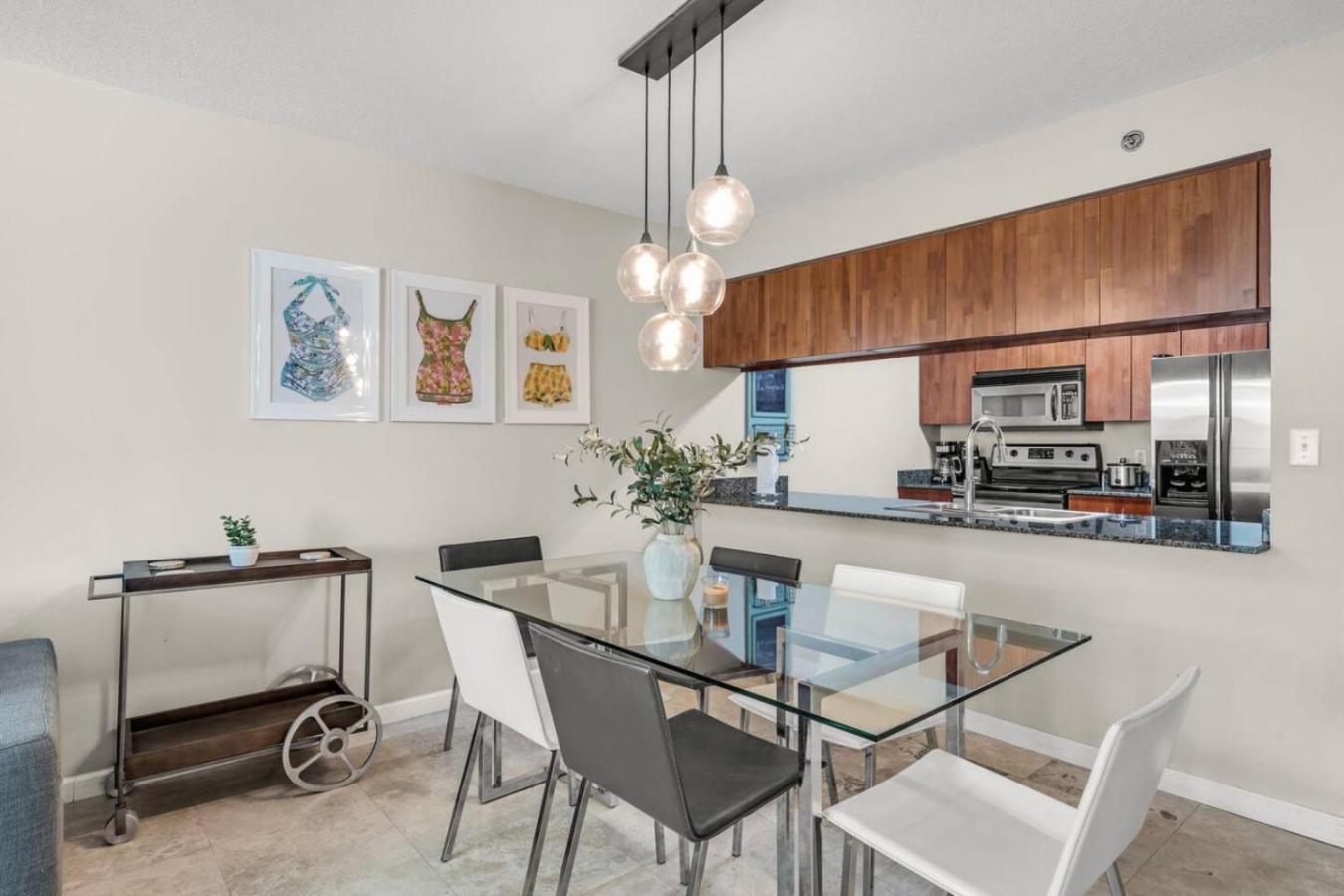 Apartment Waterfront And Lights 1-br With Free Parking *