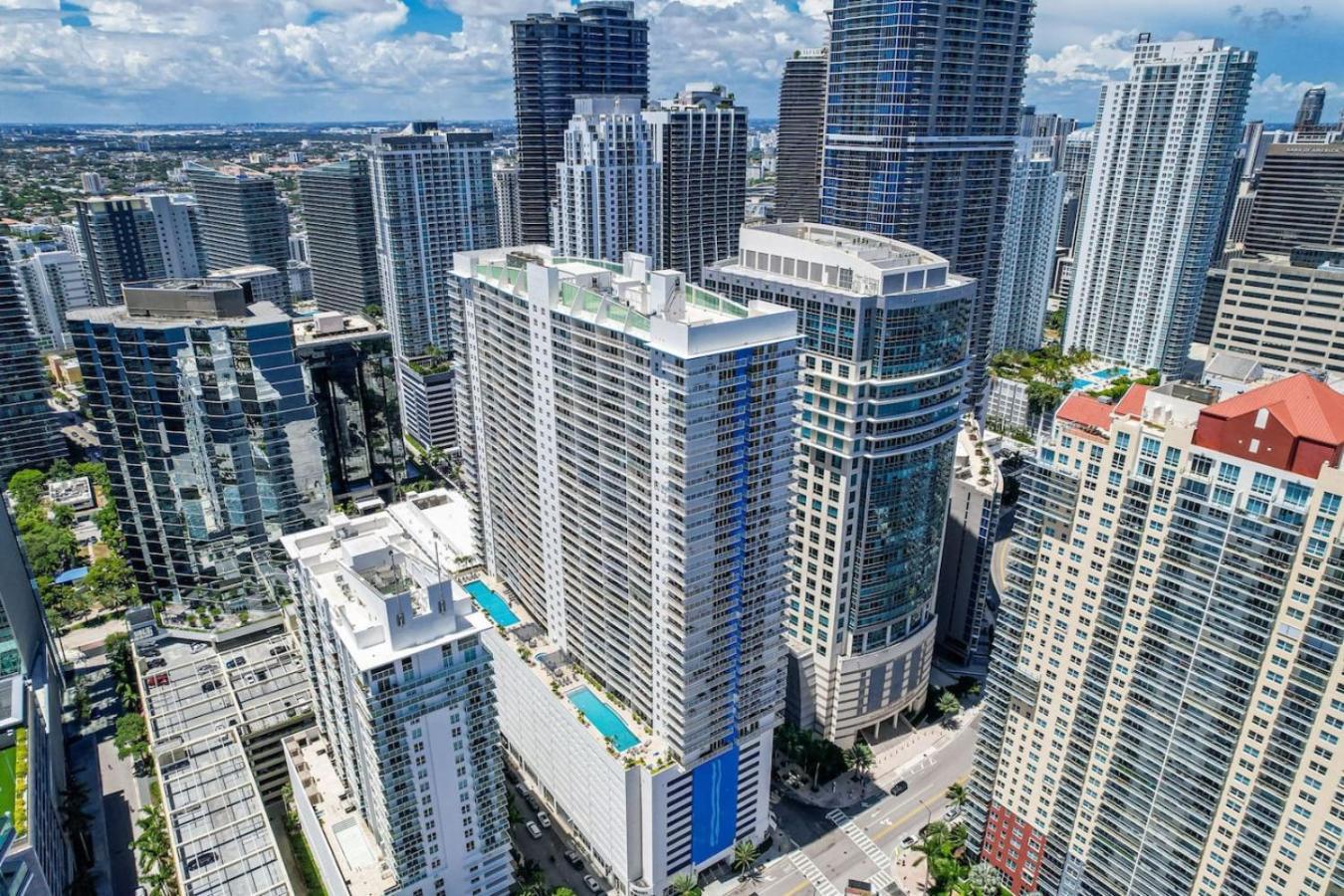 Waterfront And Lights 1-br With Free Parking Apartment Miami