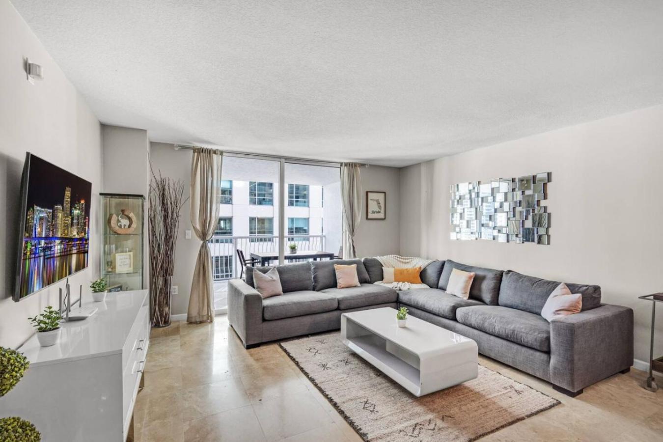 Waterfront And Lights 1-br With Free Parking Miami