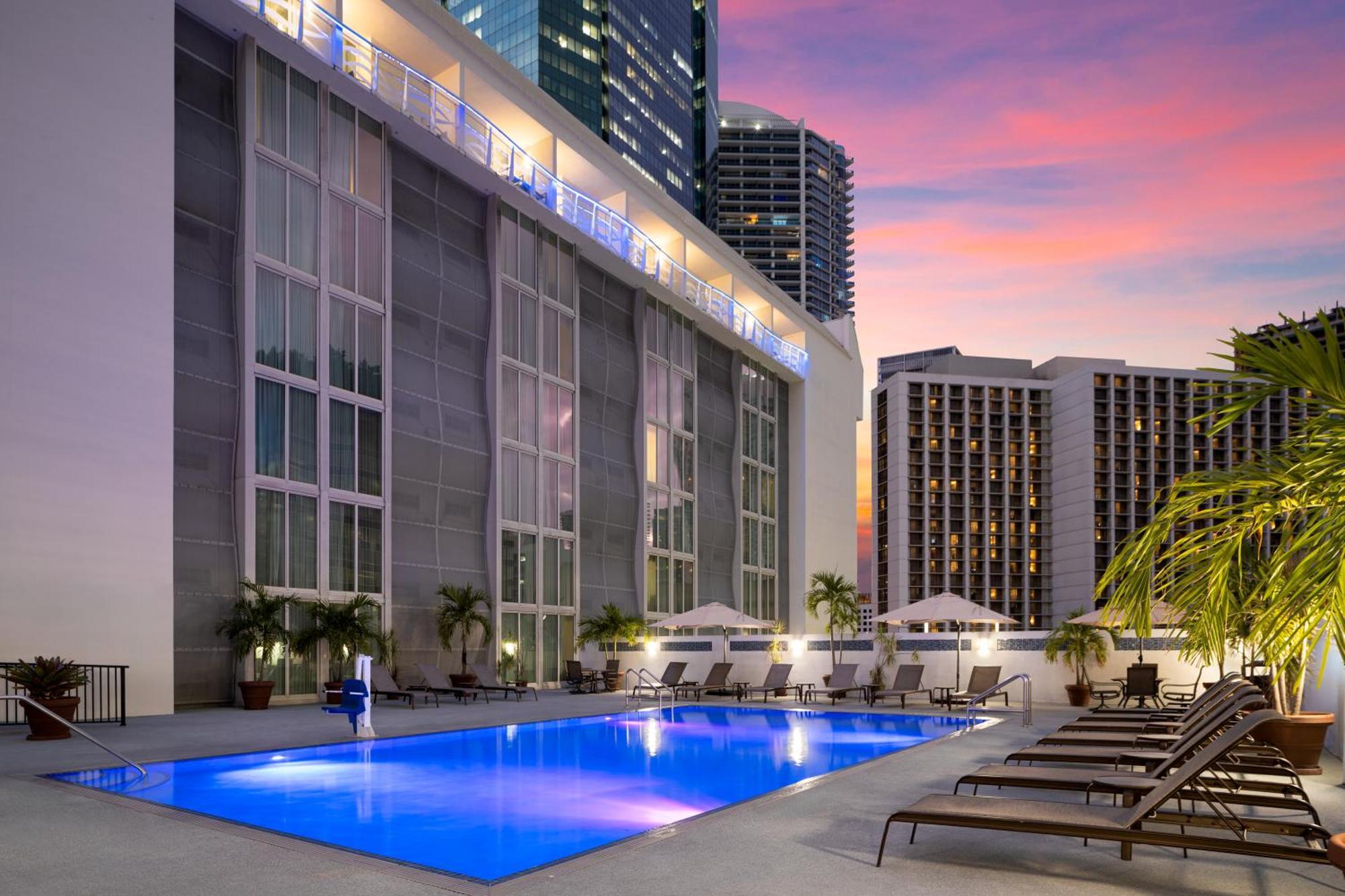 Courtyard Downtown Brickell Area 3*