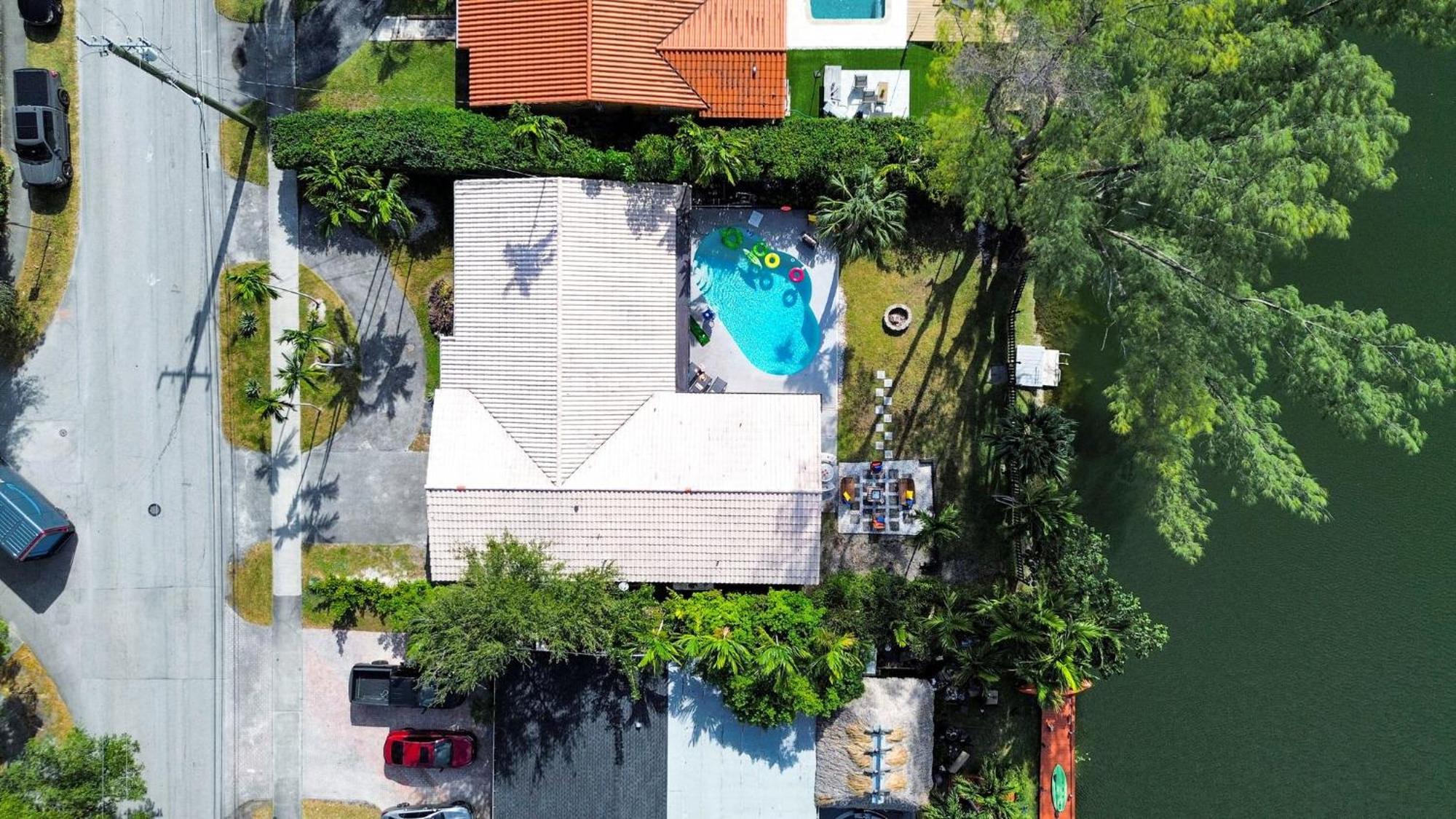 Luxury Lakefront Retreat Perfect For Family Fun * Miami