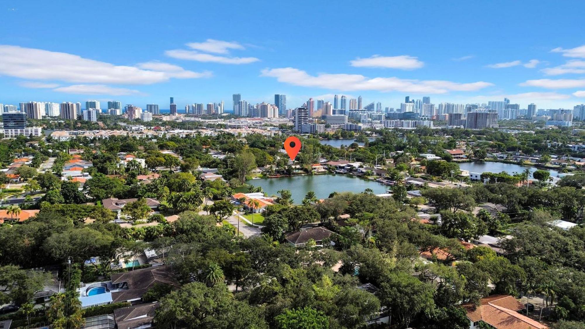 Luxury Lakefront Retreat Perfect For Family Fun Holiday home Miami