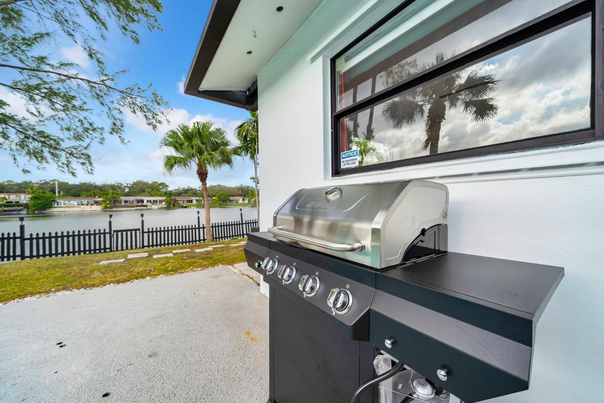 Luxury Lakefront Retreat Perfect For Family Fun Miami