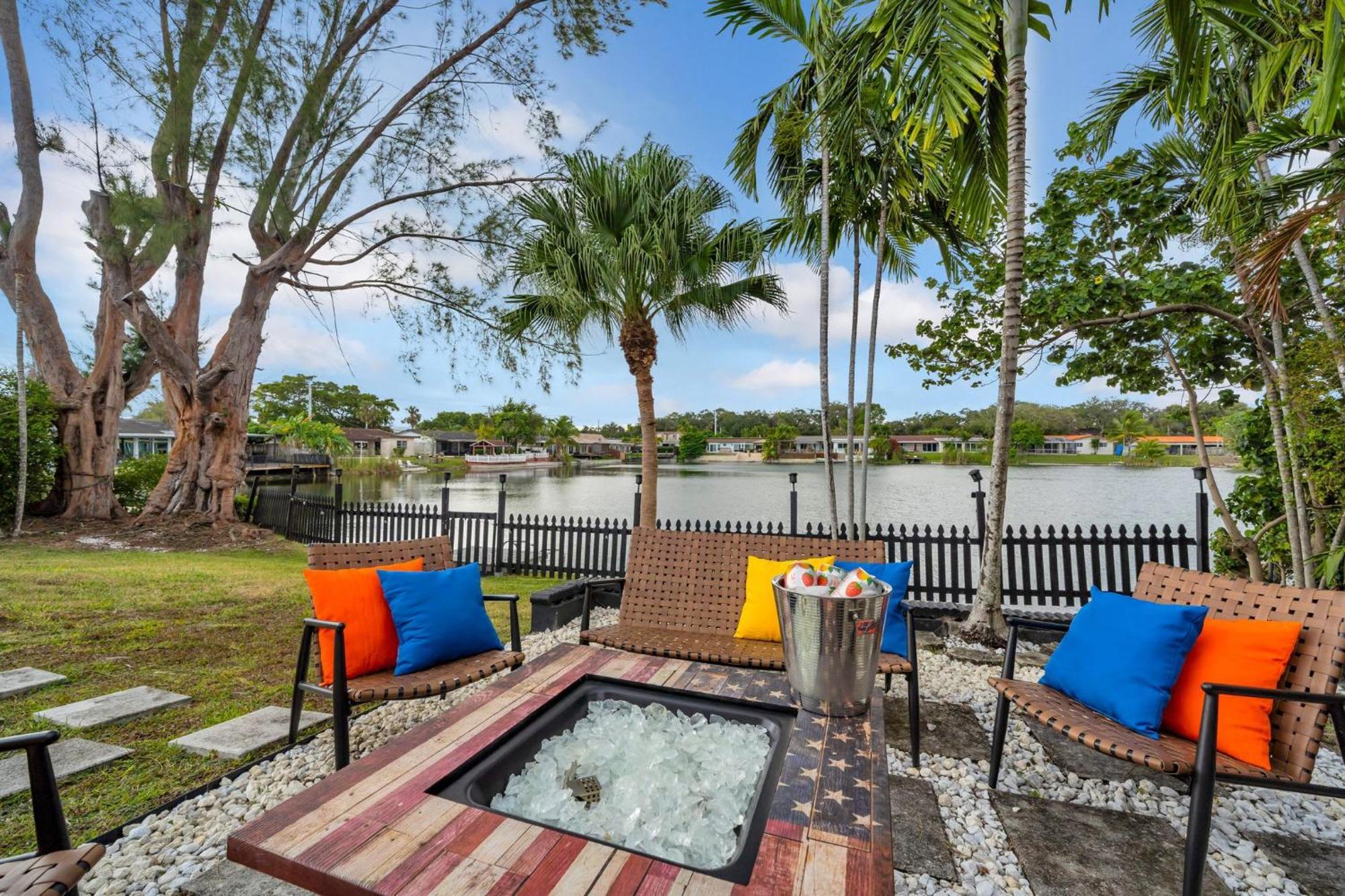 Luxury Lakefront Retreat Perfect For Family Fun Miami