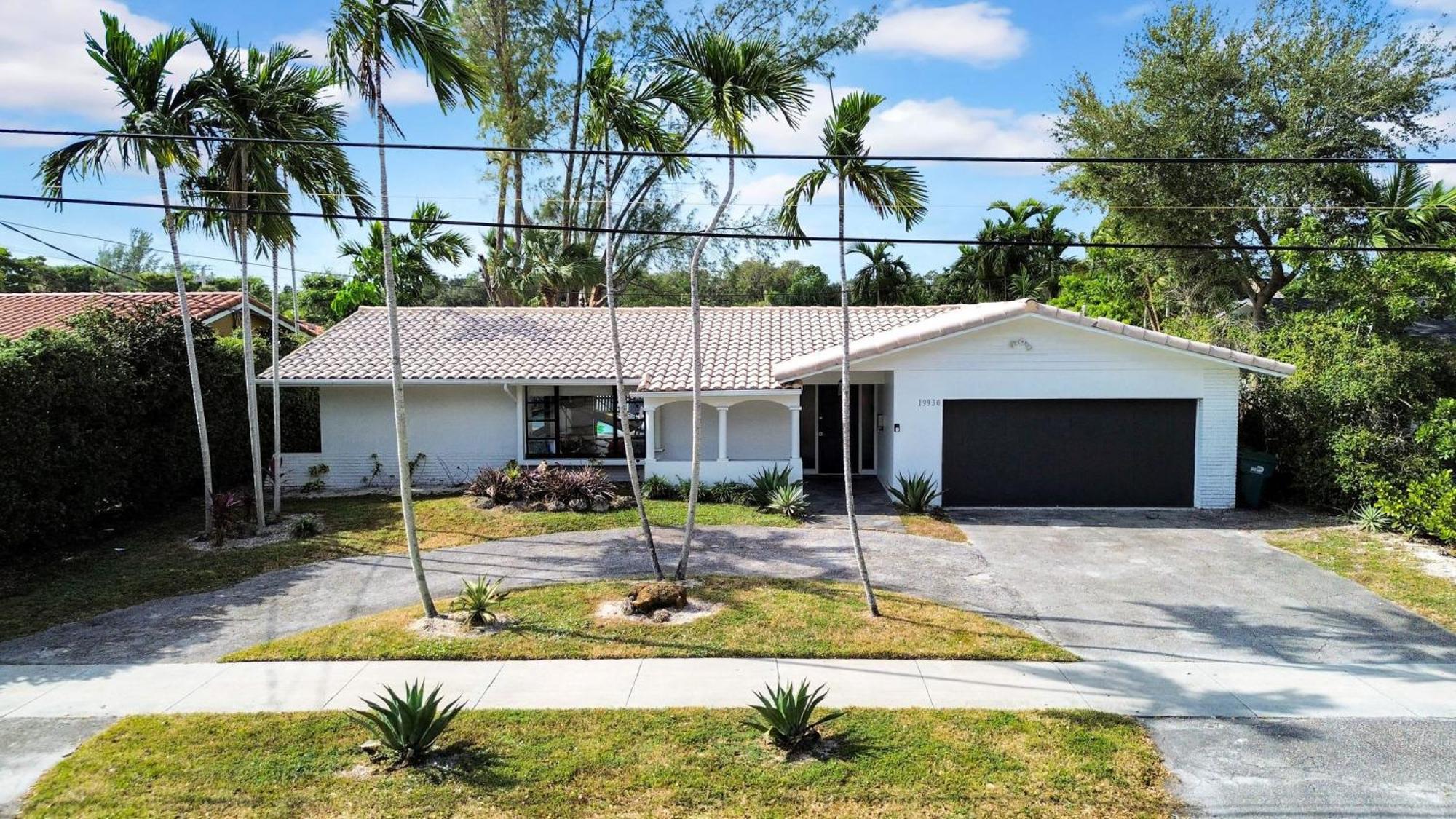 Luxury Lakefront Retreat Perfect For Family Fun Holiday home *