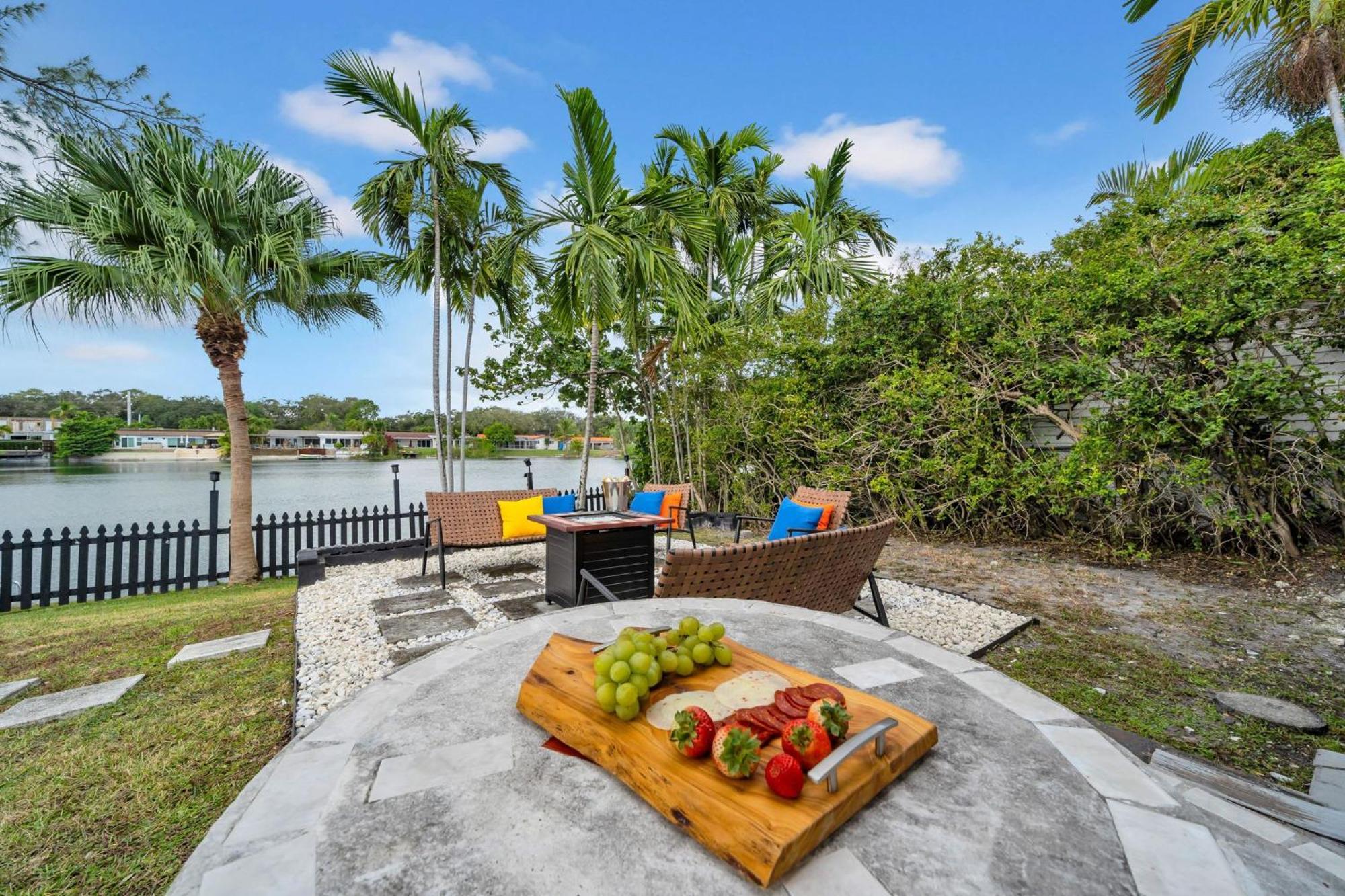 Luxury Lakefront Retreat Perfect For Family Fun * Miami