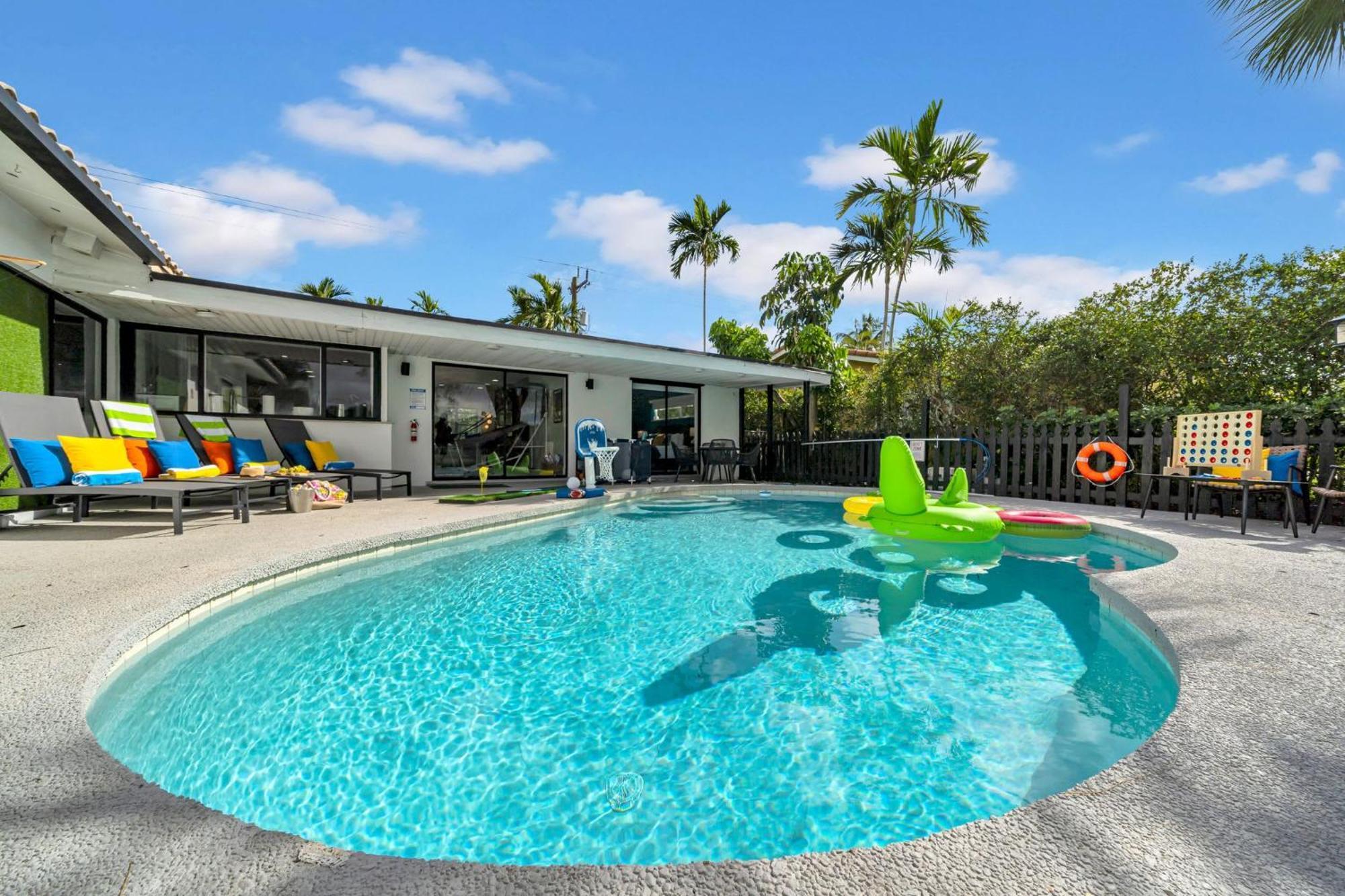 Luxury Lakefront Retreat Perfect For Family Fun Holiday home *