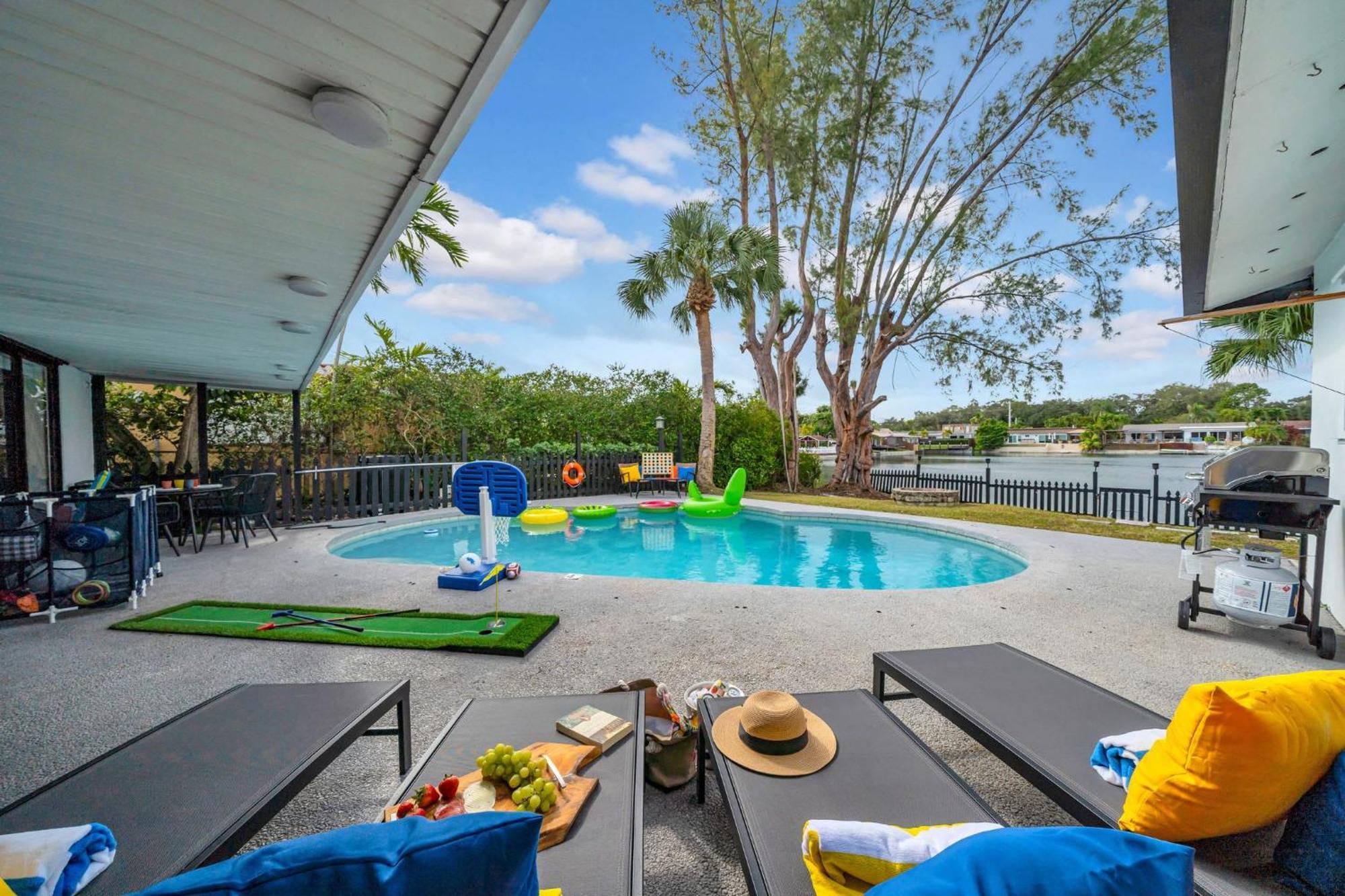 Luxury Lakefront Retreat Perfect For Family Fun Holiday home Miami