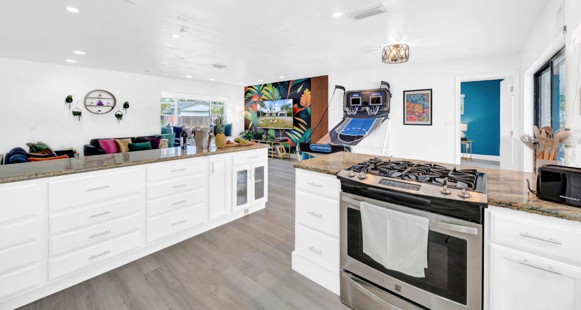 Holiday home Luxury Lakefront Retreat Perfect For Family Fun *