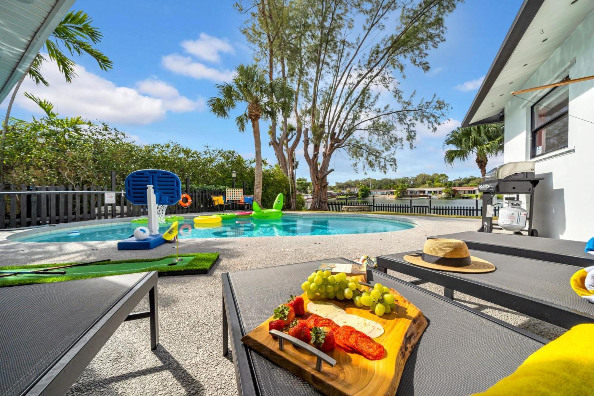 Luxury Lakefront Retreat Perfect For Family Fun *