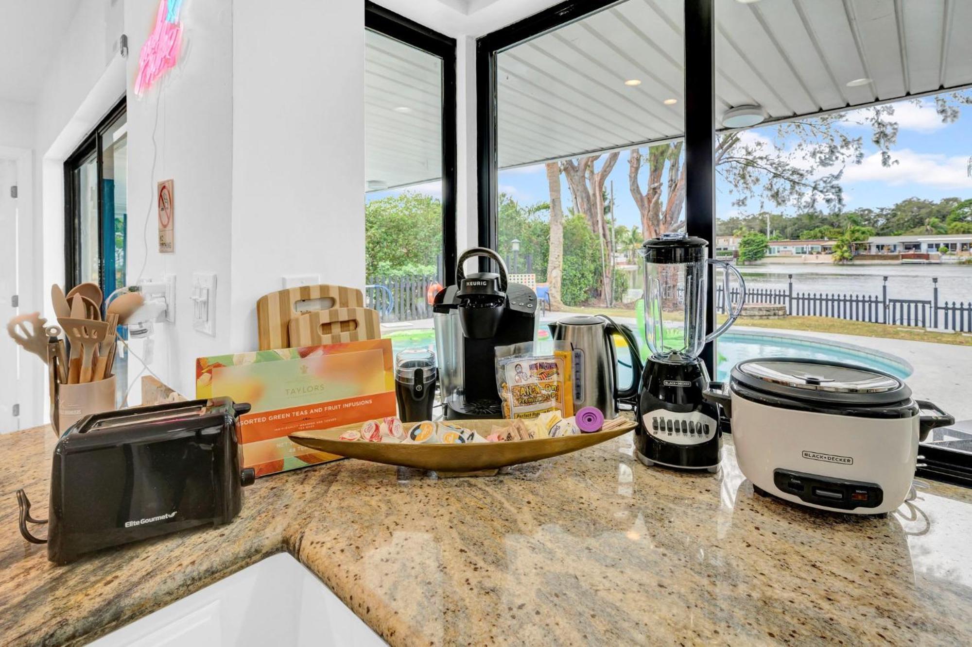 Holiday home Luxury Lakefront Retreat Perfect For Family Fun *